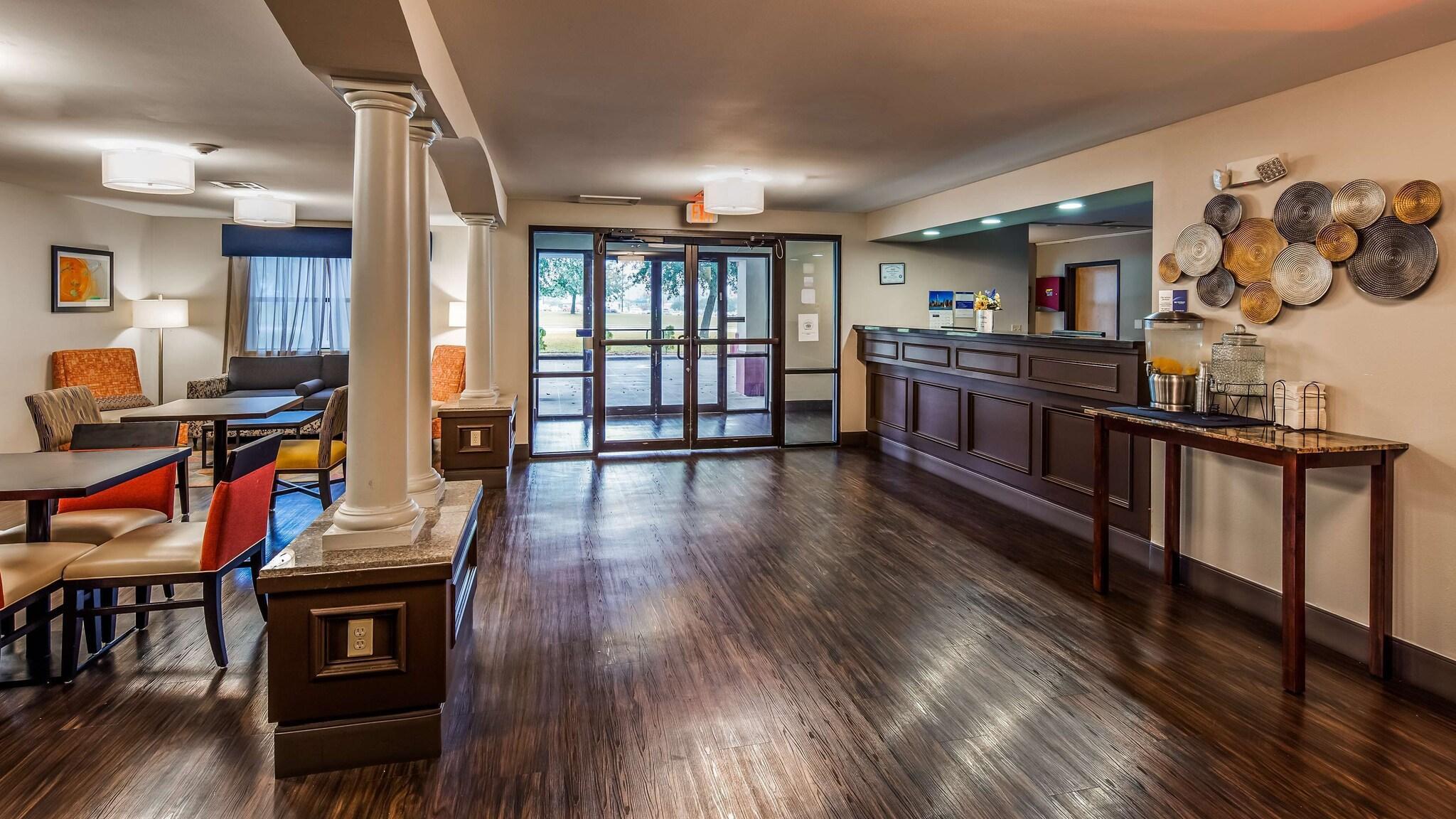 Vista Lobby Best Western Inn & Suites