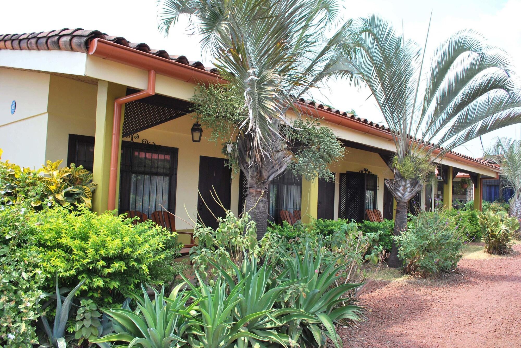 Vista Exterior Dos Palmas Studio Apartments