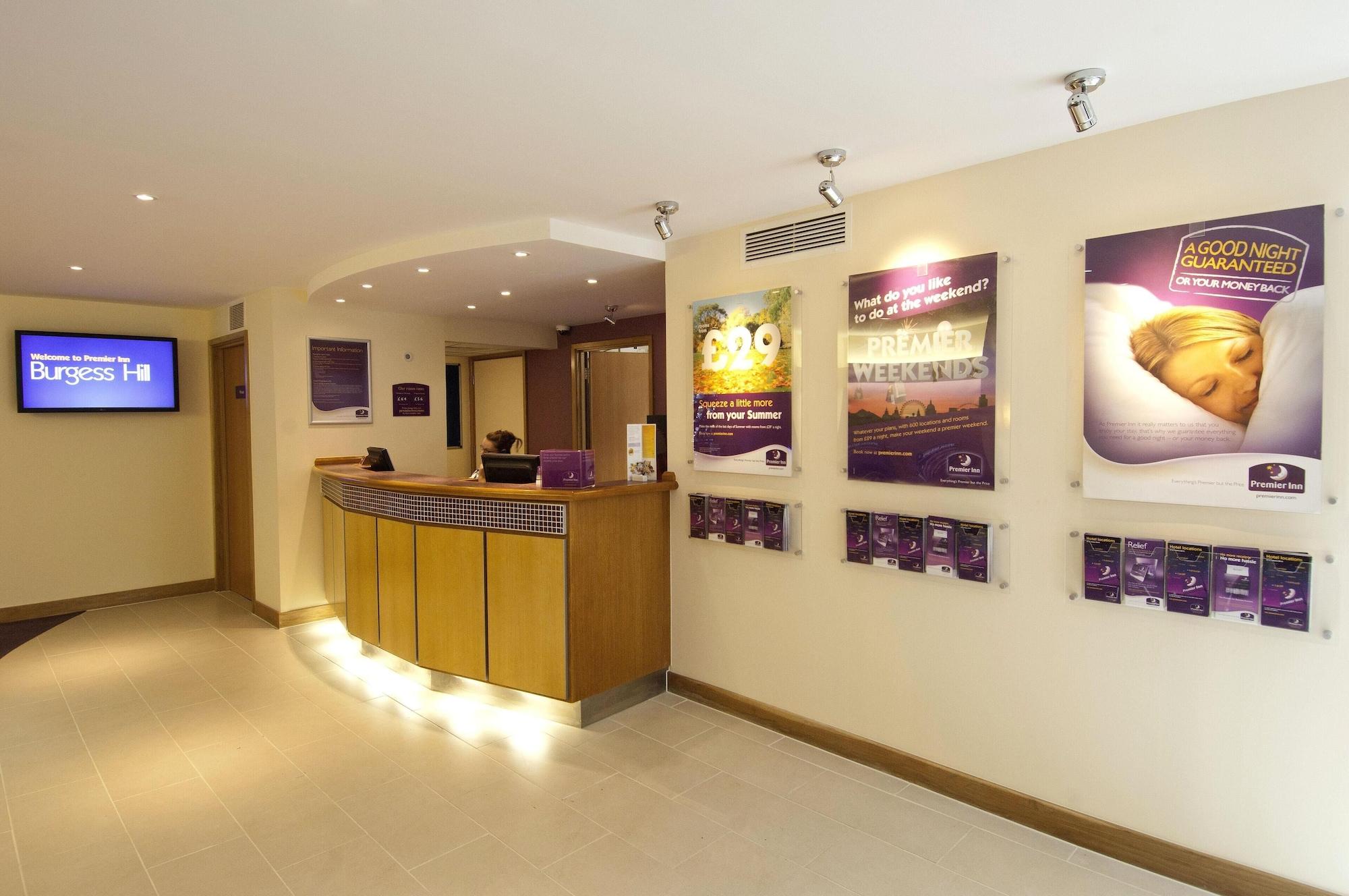 Vista Lobby Premier Inn Burgess Hill