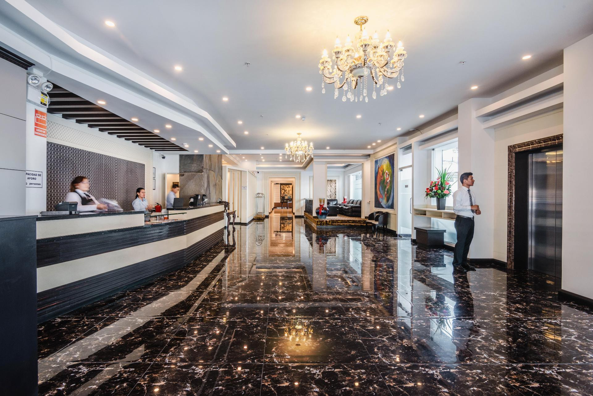 Vista Lobby Nobility Grand Hotel
