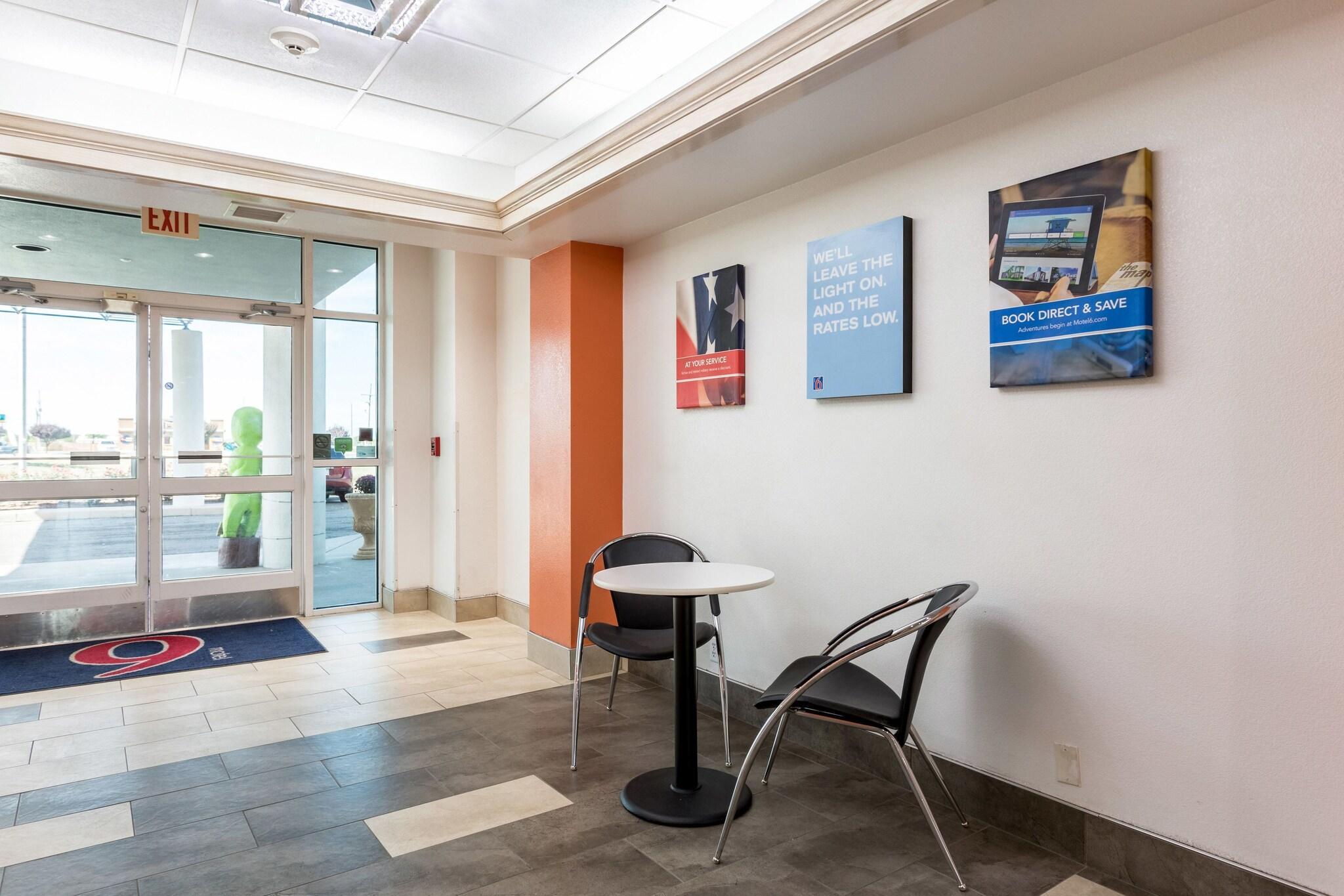 Vista Lobby Motel 6 Roswell, NM