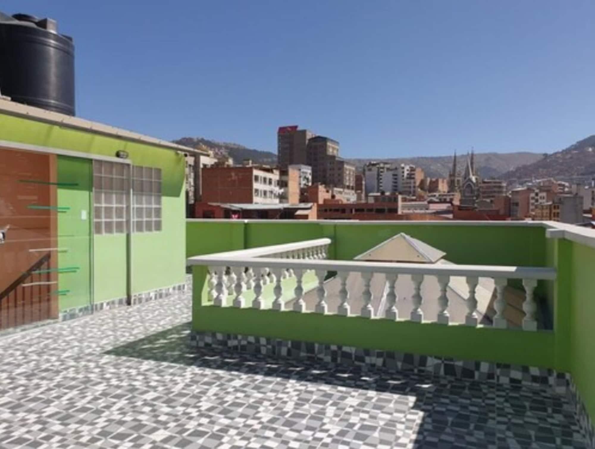 Varios No Fear Hostel