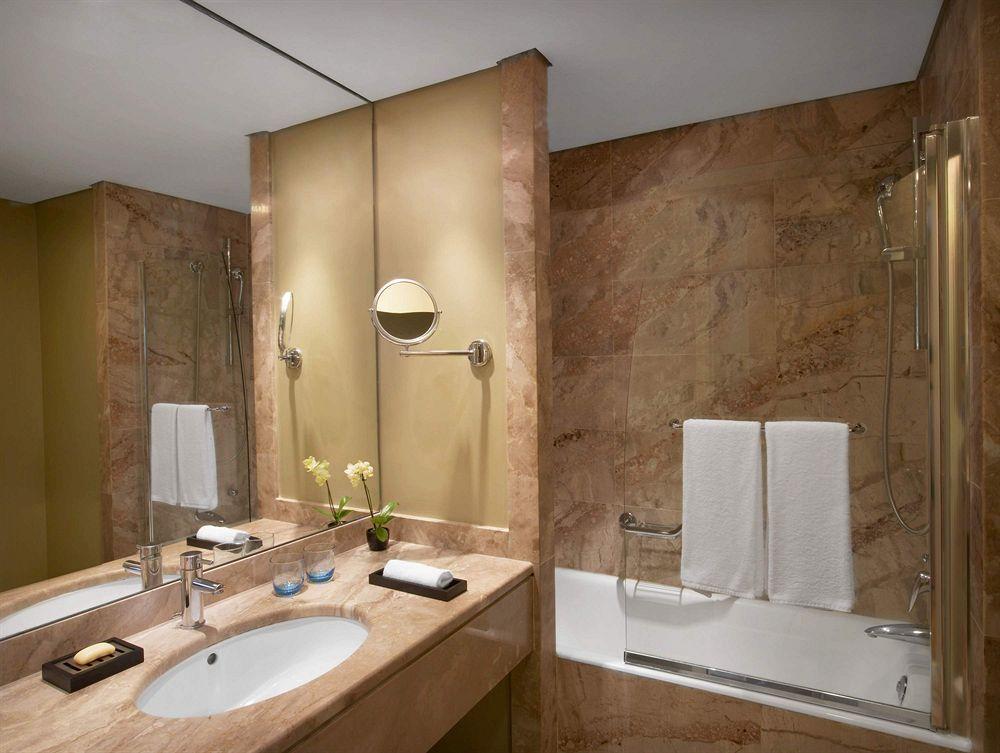 Bathroom Sheraton Rhodes Resort