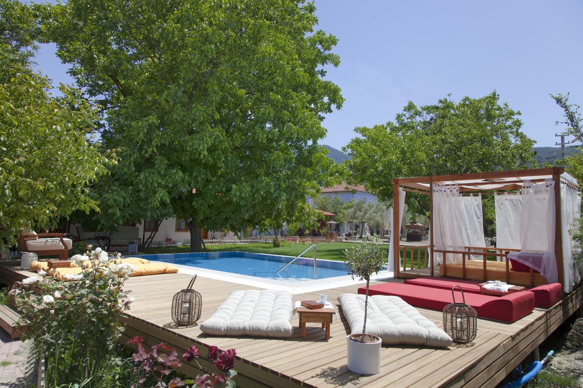 Instalaciones Recreativas Ephesus Lodge