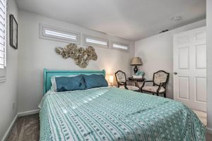 Alquiler Vacacional - Classic Coastal Retreat - Walk to the Beach!