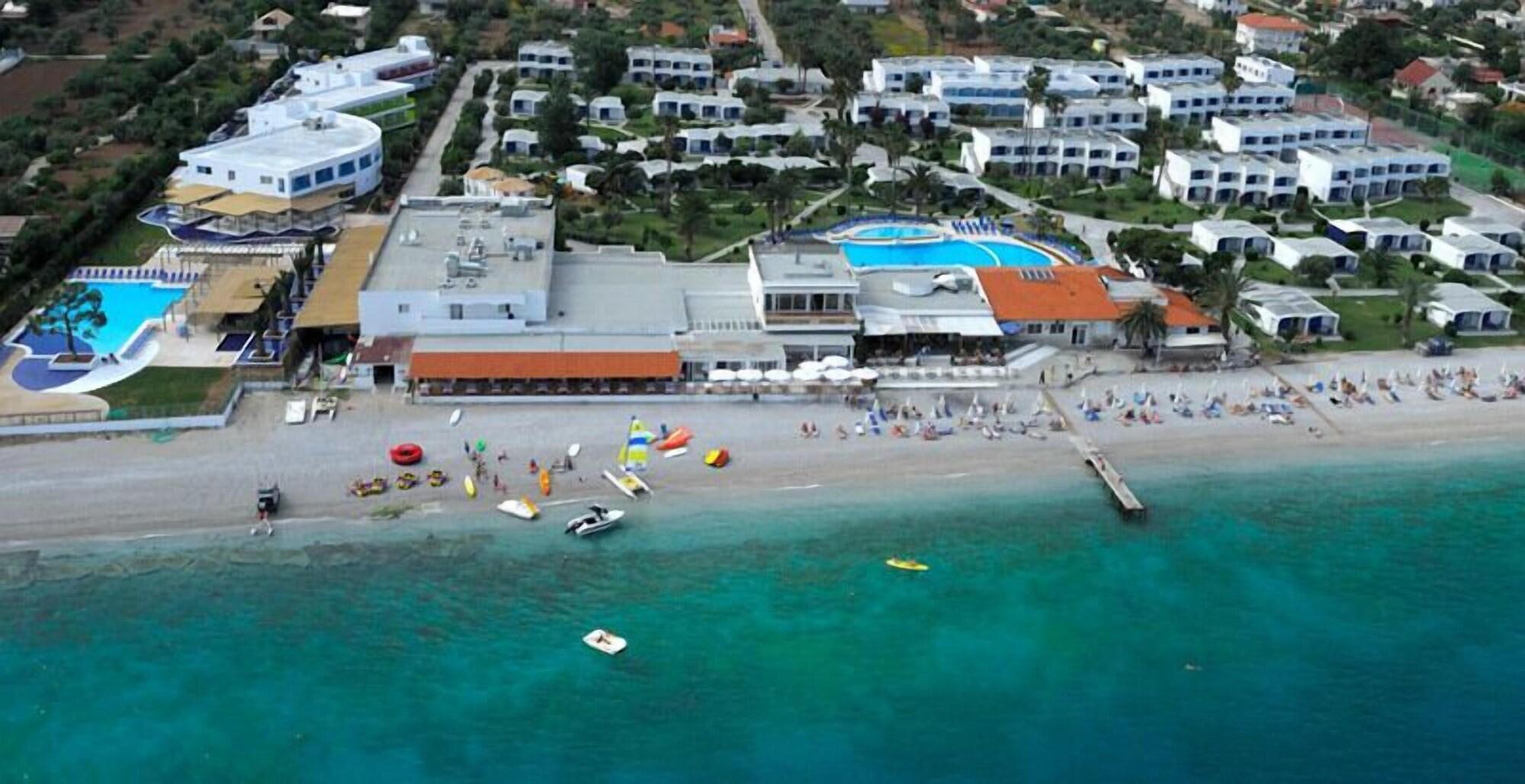 Vista Exterior Comer Kinetta Beach