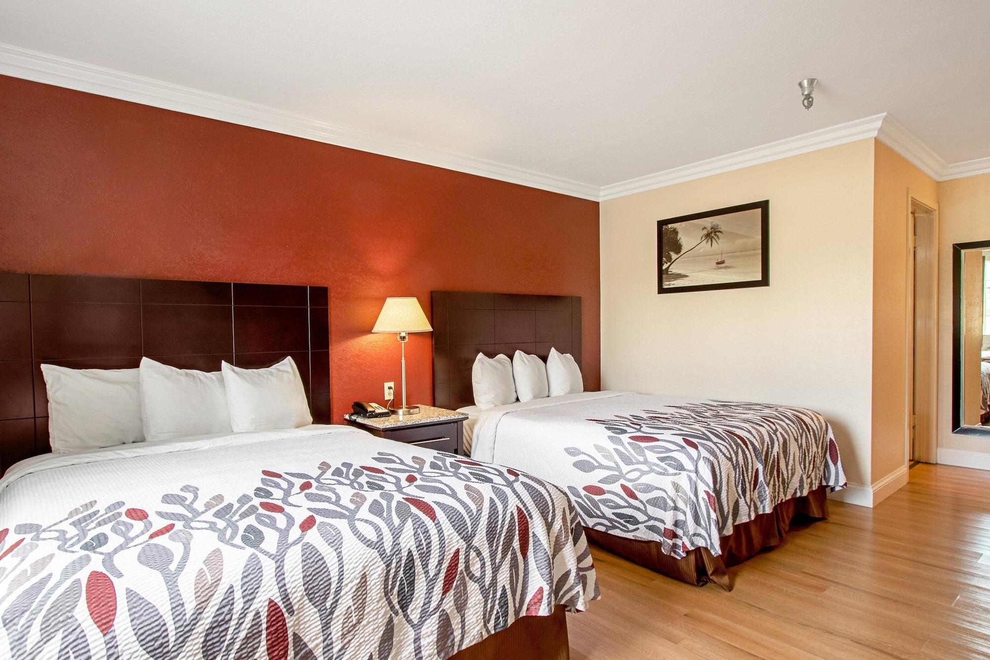 Varios Red Roof Inn & Suites Monterey
