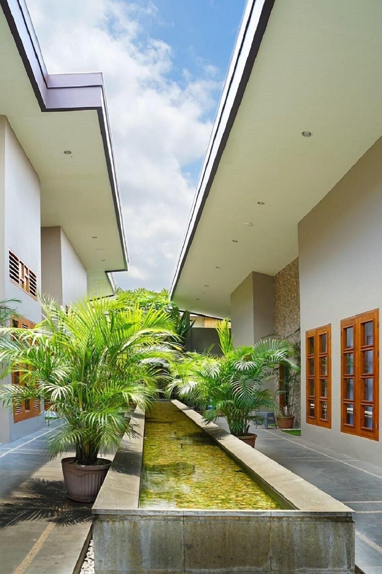 Vista Exterior IOOVE Tanjung Seminyak Suites