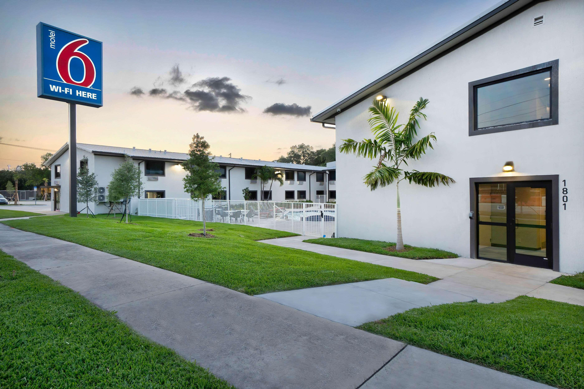 Vista Exterior Motel 6 Fort Lauderdale, FL