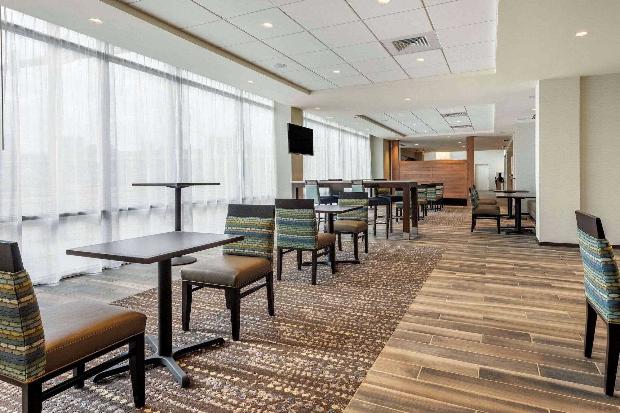 Restaurant Comfort Inn & Suites Pittsburgh-Northshore