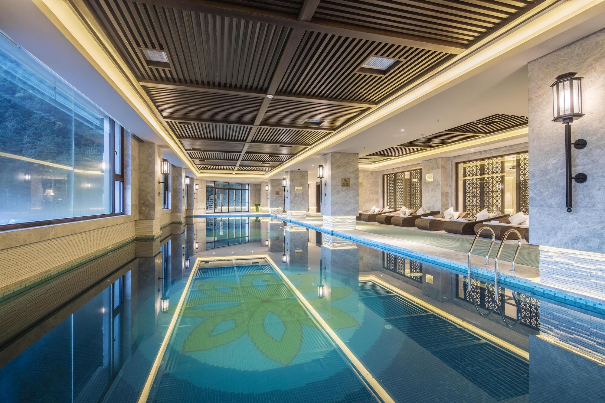 Vista Piscina Hilton Sanqingshan Resort
