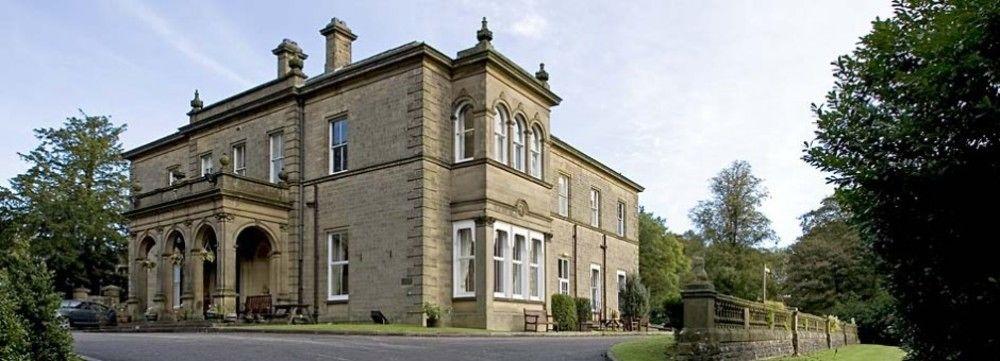 Varios Newfield Hall