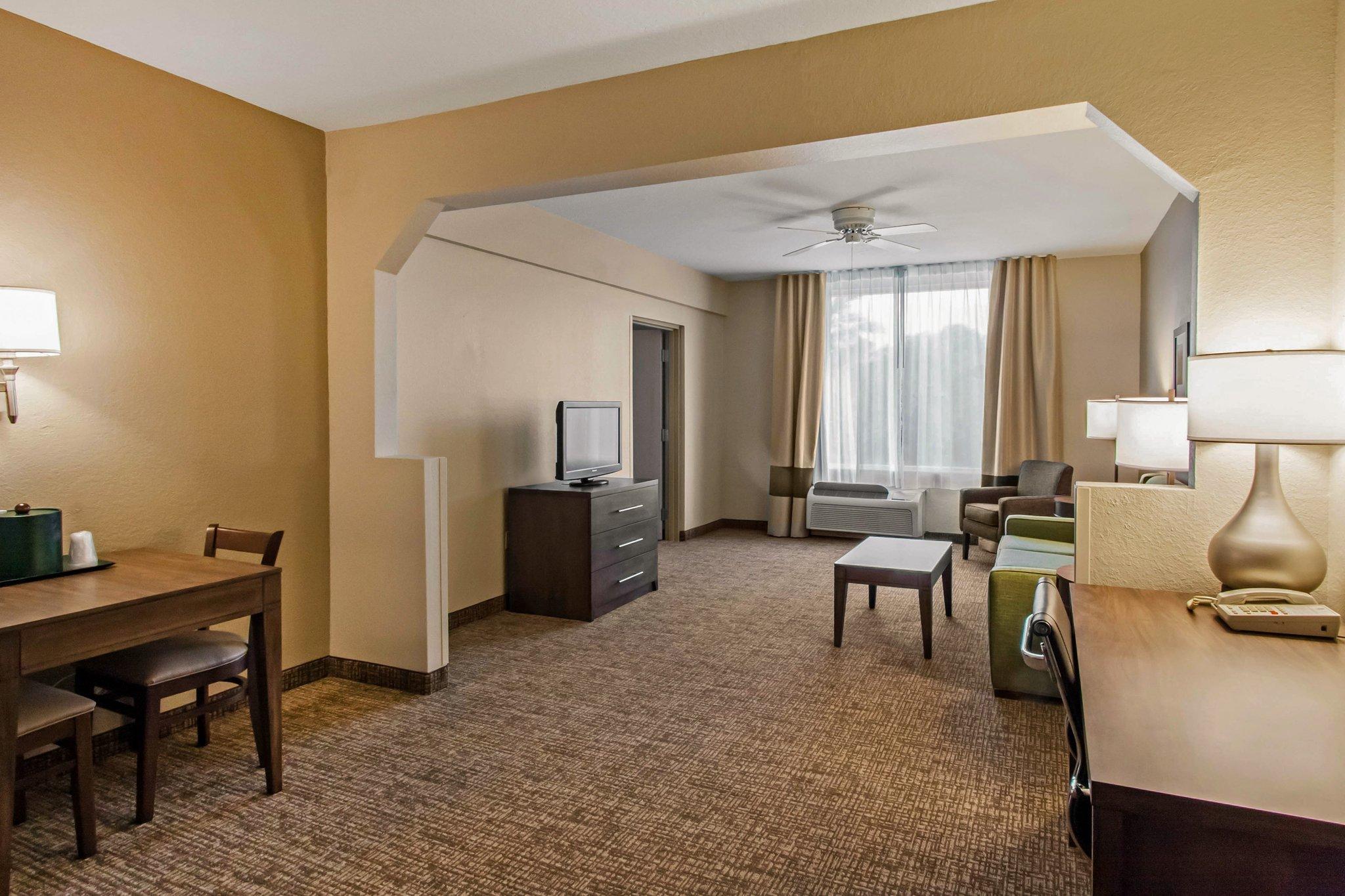 Hotel Comfort Suites Maingate East