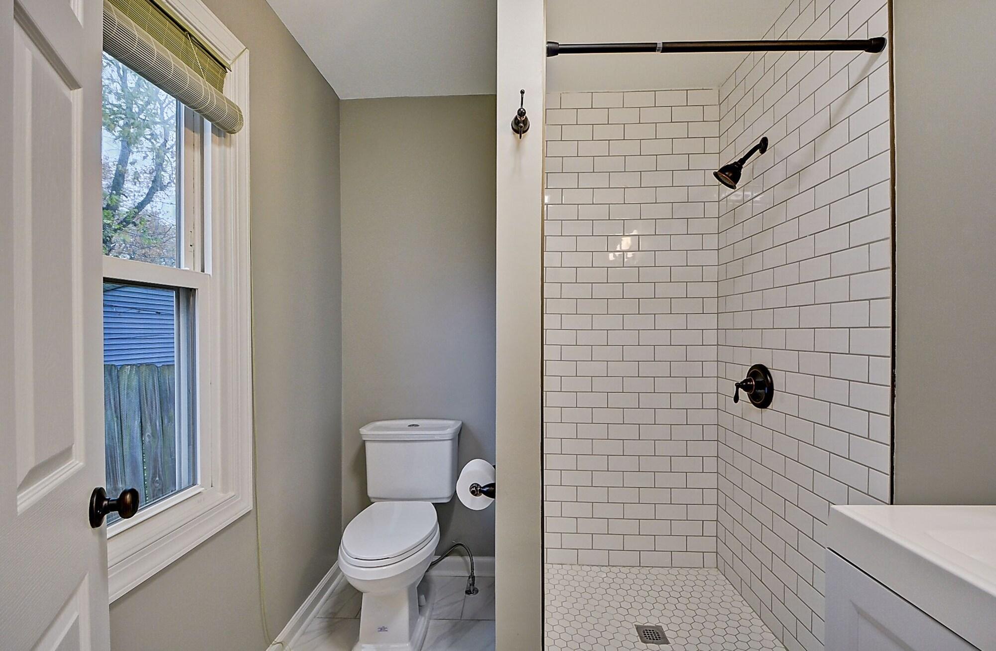 Equipamiento de Habitación Amazing 3BR/2BA home! Steps to Fountain Square!