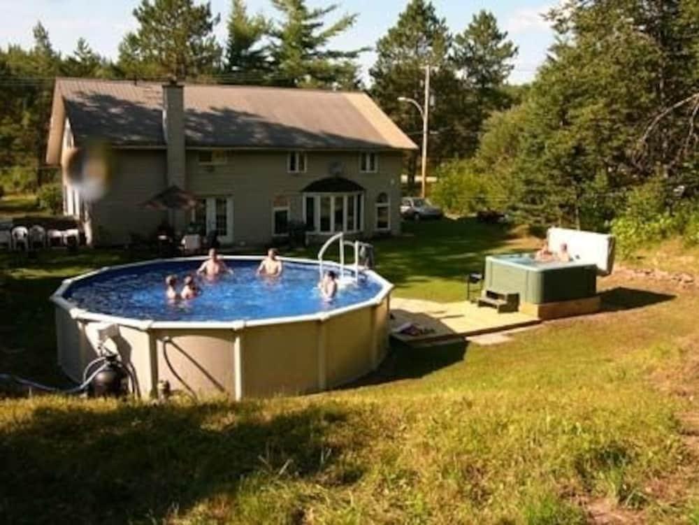 Vista Piscina Gite de la Pisciculture B&B