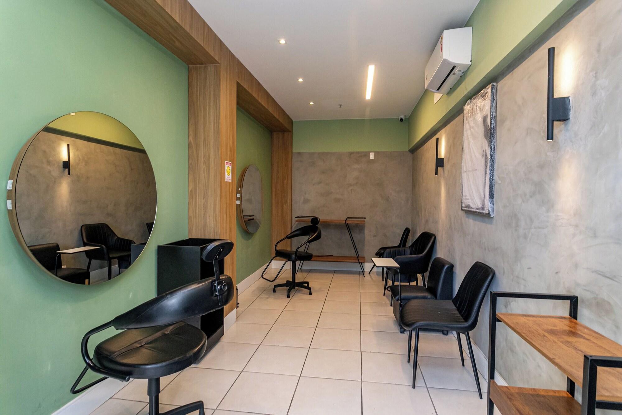 Spa Moderno com AC piscina e academia