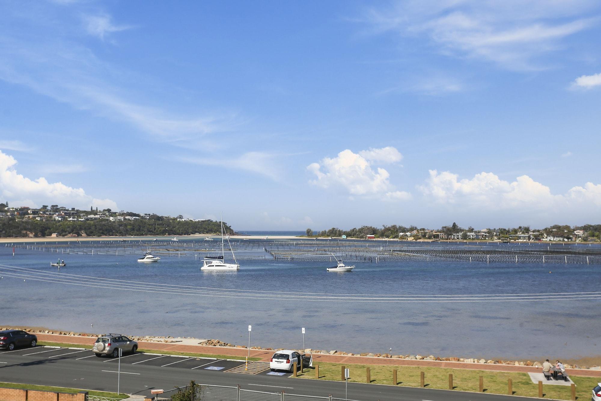 Varios Crown Apartments