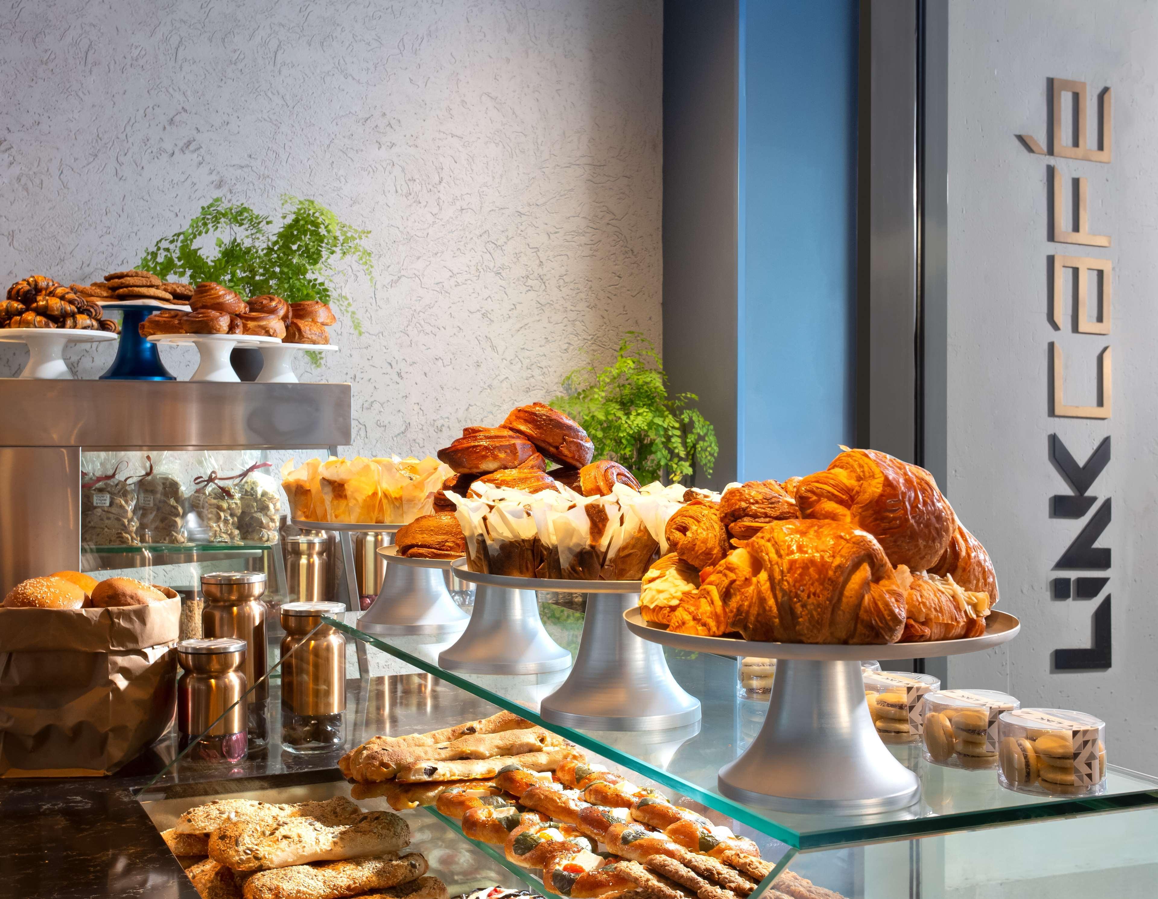 Restaurant Link hotel & Hub By Dan Hotels