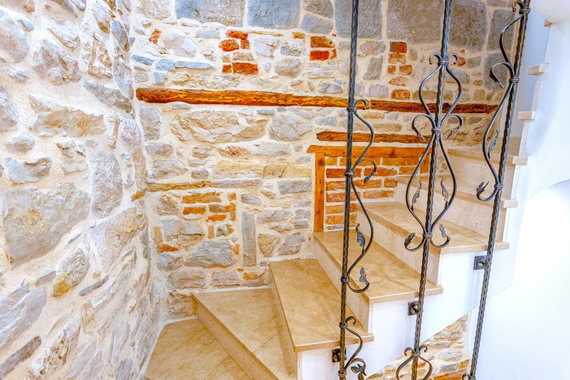 Varios L U X E Split Luxury Rooms