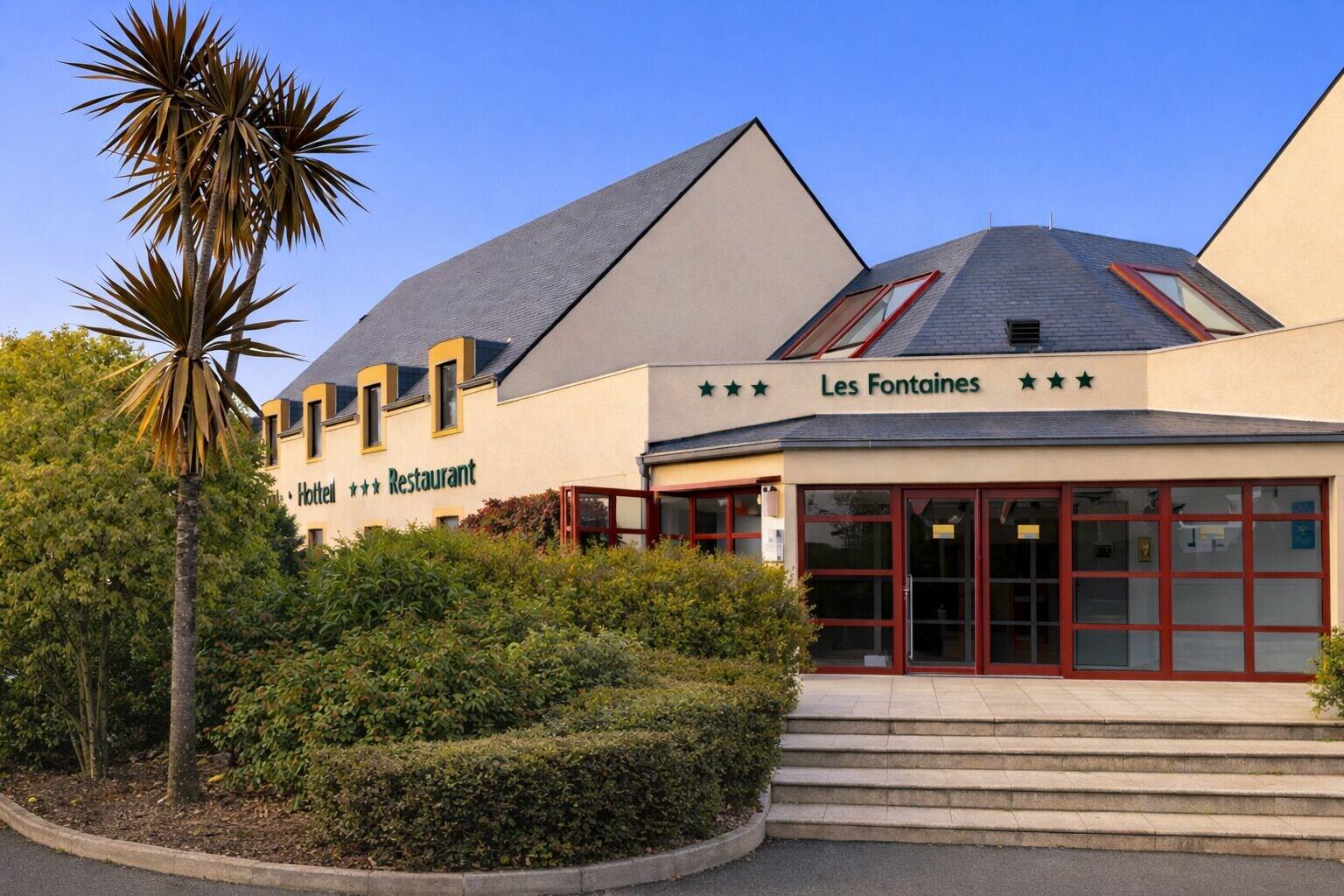 Vista Exterior Logis Hôtel Restaurant Les Fontaines