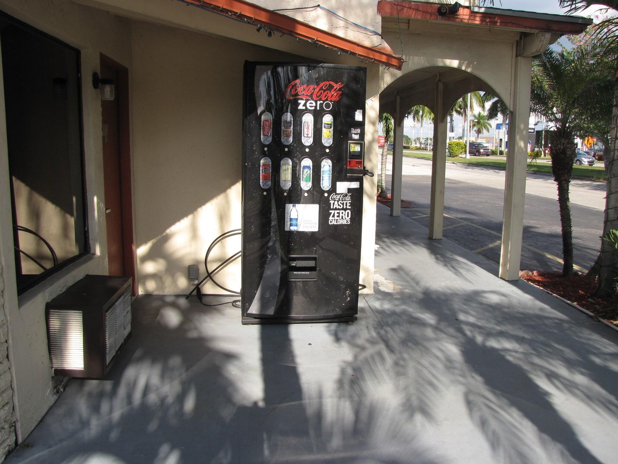 Vista Exterior A-1 Budget Motel