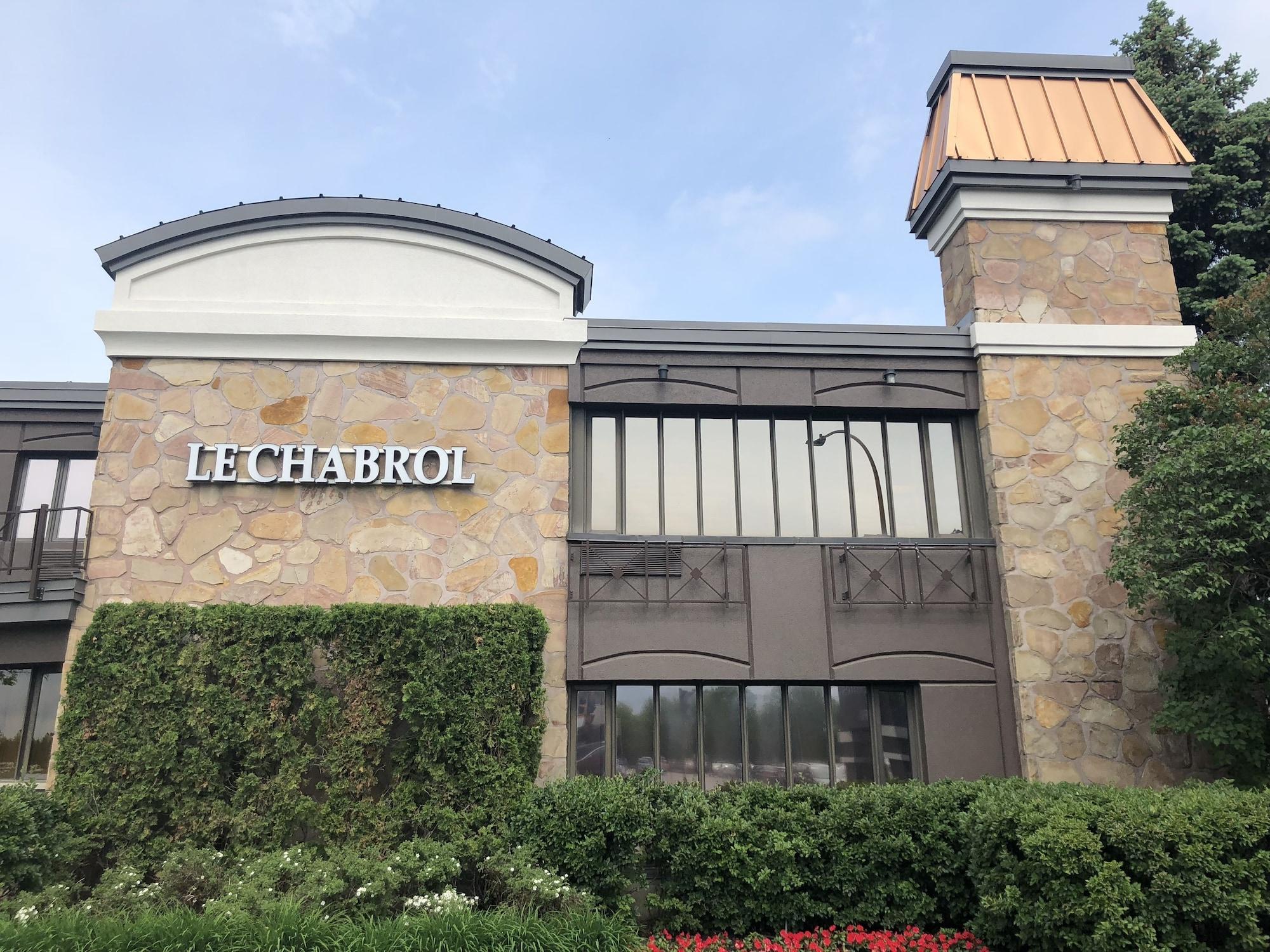 Varios Le Chabrol Hotel & Suites