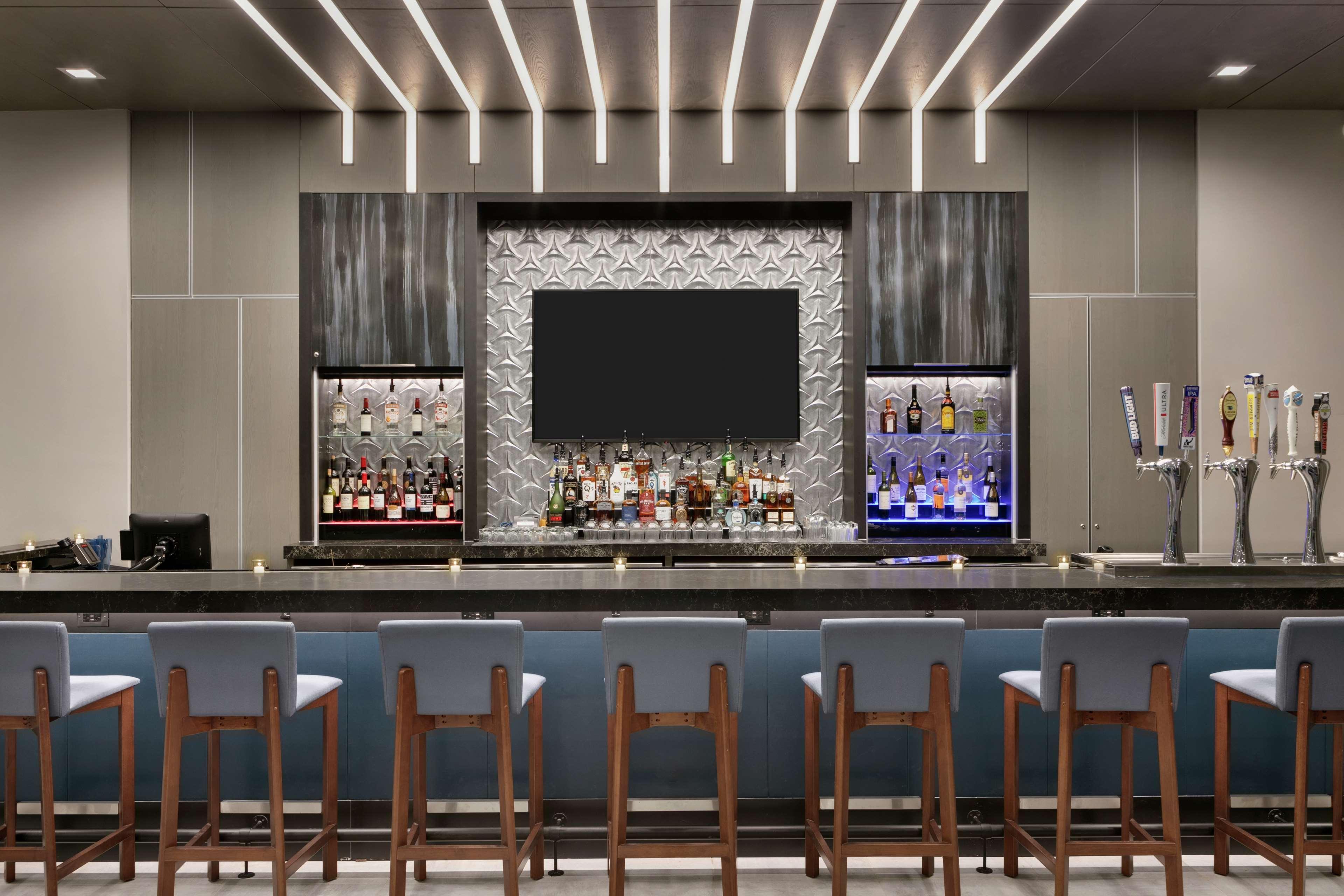 Bar/Salón Embassy Suites by Hilton Atlanta Midtown