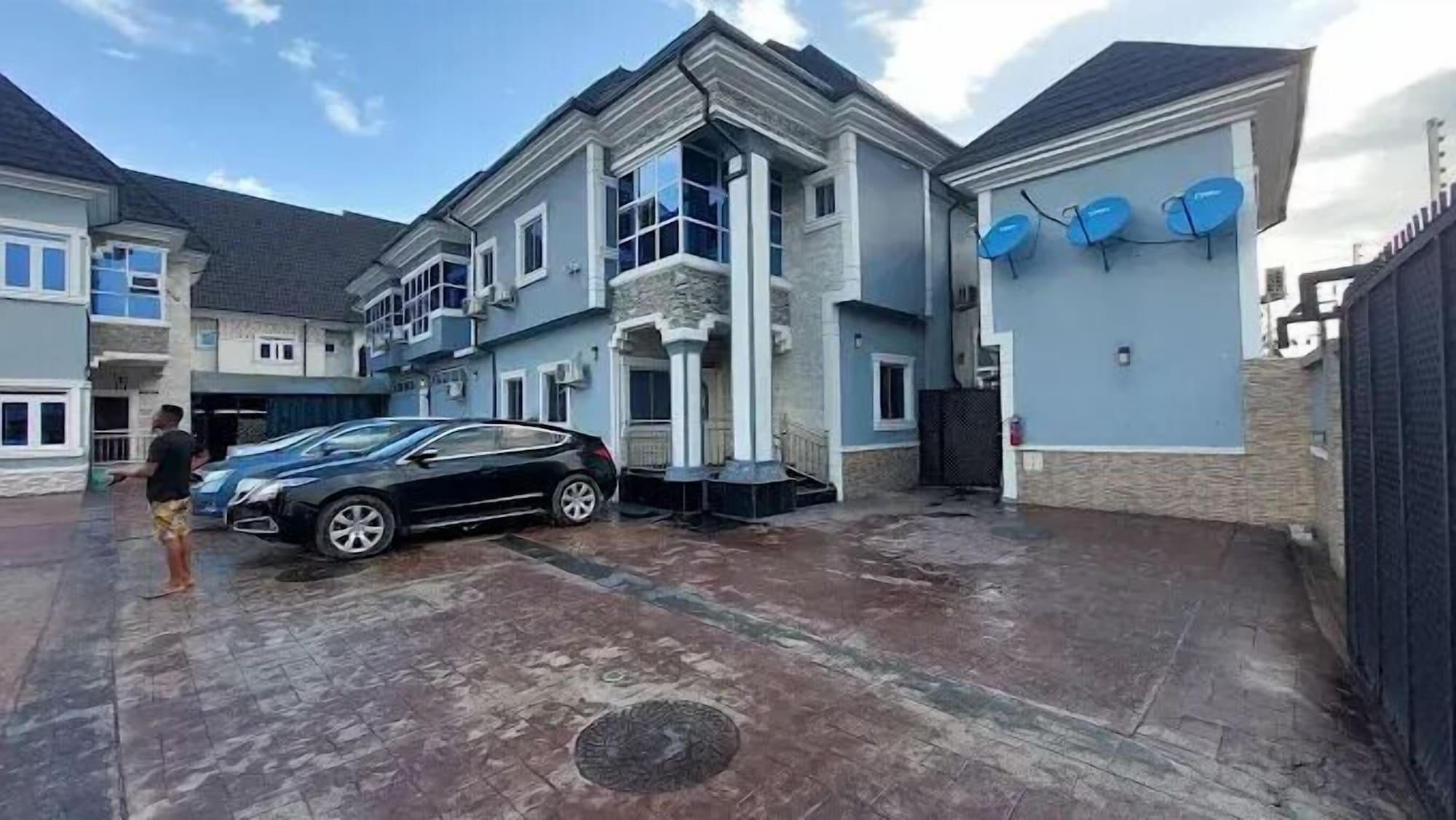 Vista Exterior Benbliss Hotel and Suites