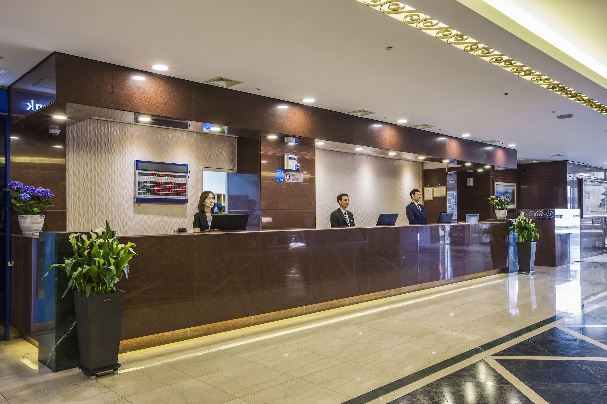 Varios Hamilton Hotel
