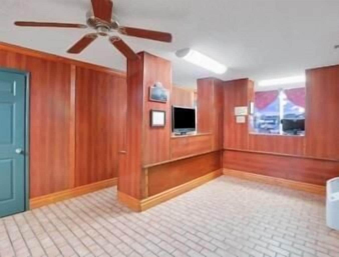 Vista Lobby Days Inn by Wyndham Newport