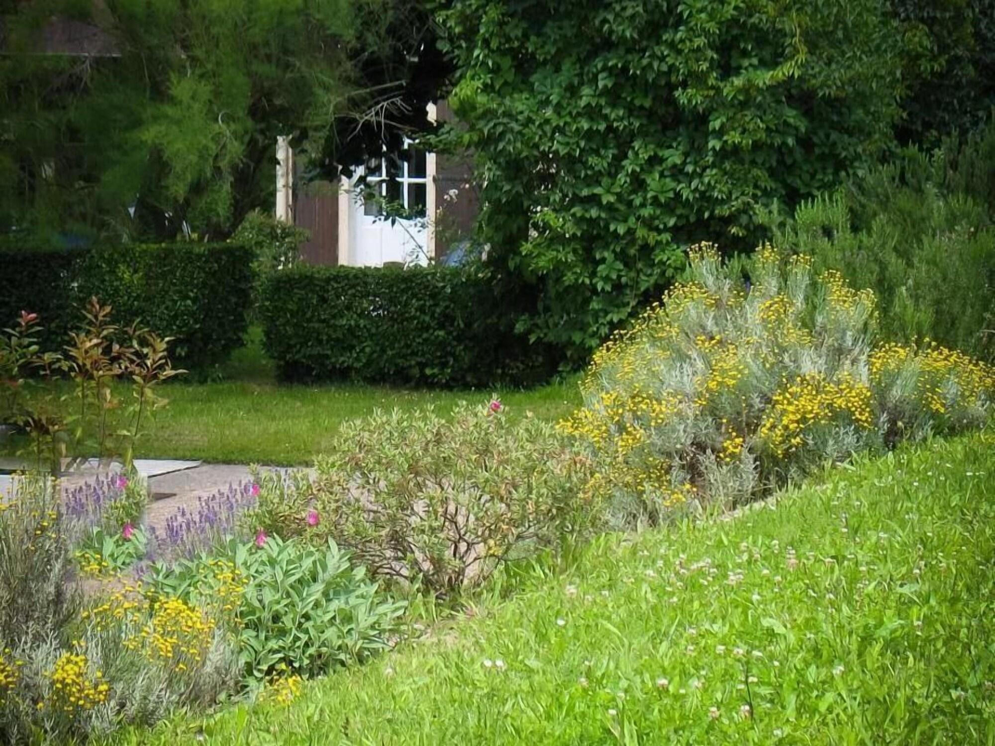 Vista Exterior Logis Hôtel Au Clos Paillé