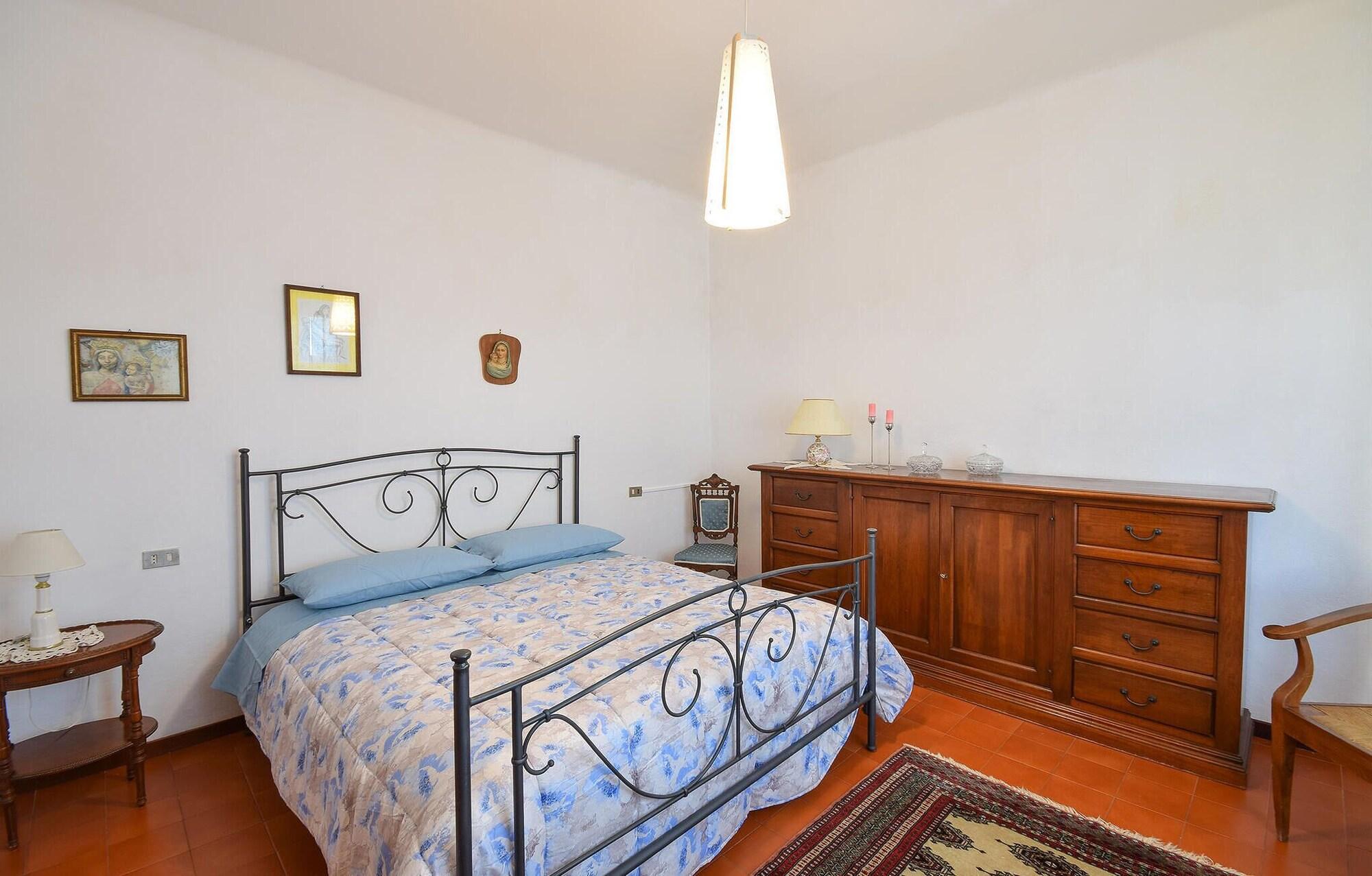 Quarto Beautiful Home in Santo Stefano Magra With Wifi and 2 Bedrooms