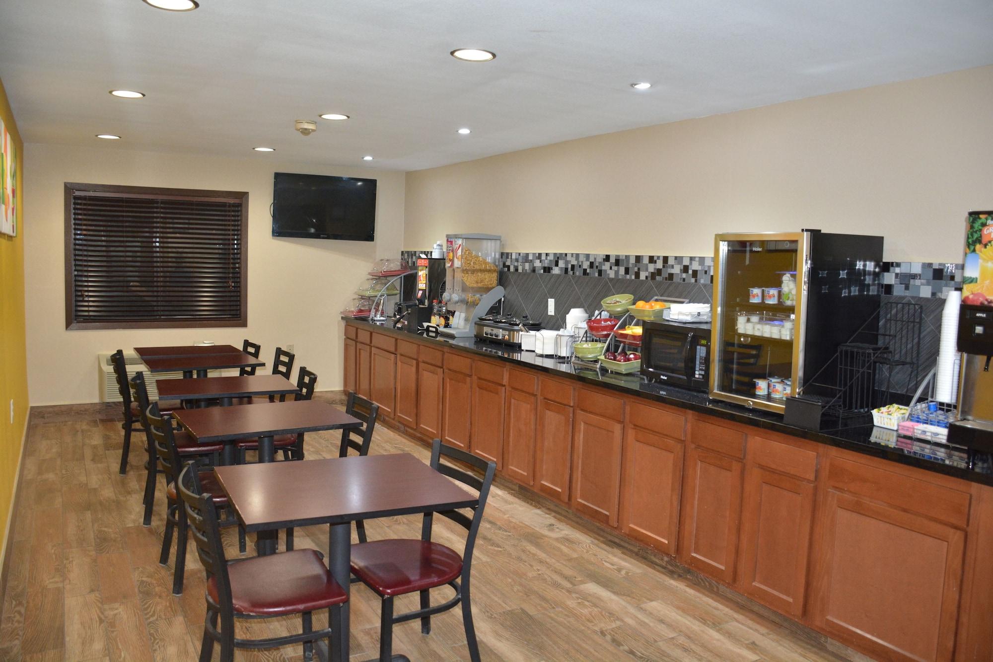 Restaurant Super 8 by Wyndham Webster City IA