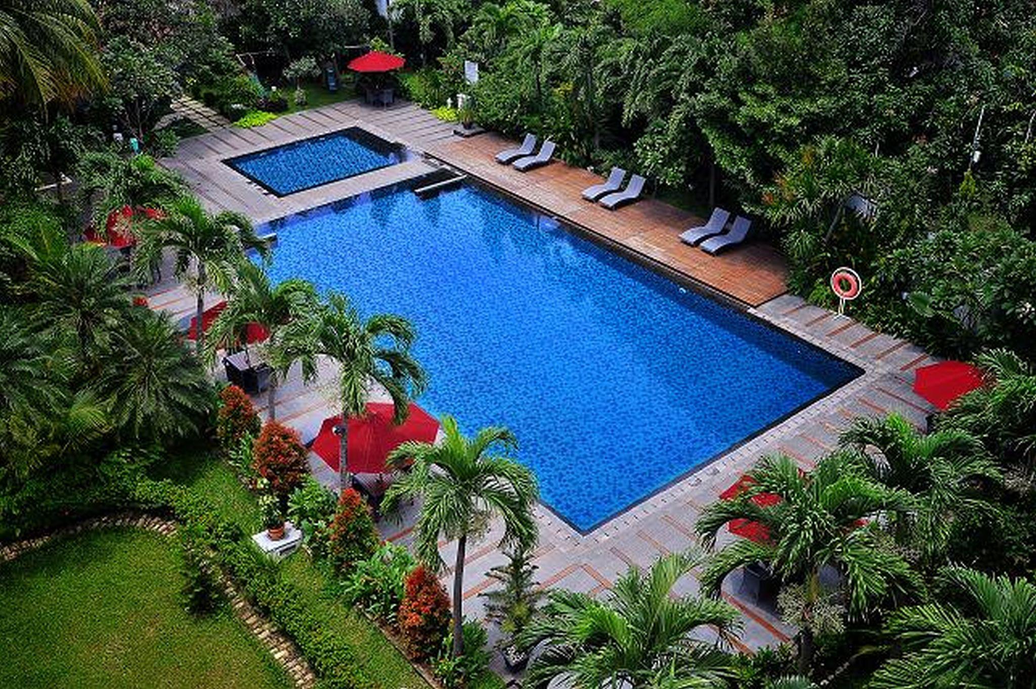 Vista Piscina Hotel Santika Cirebon