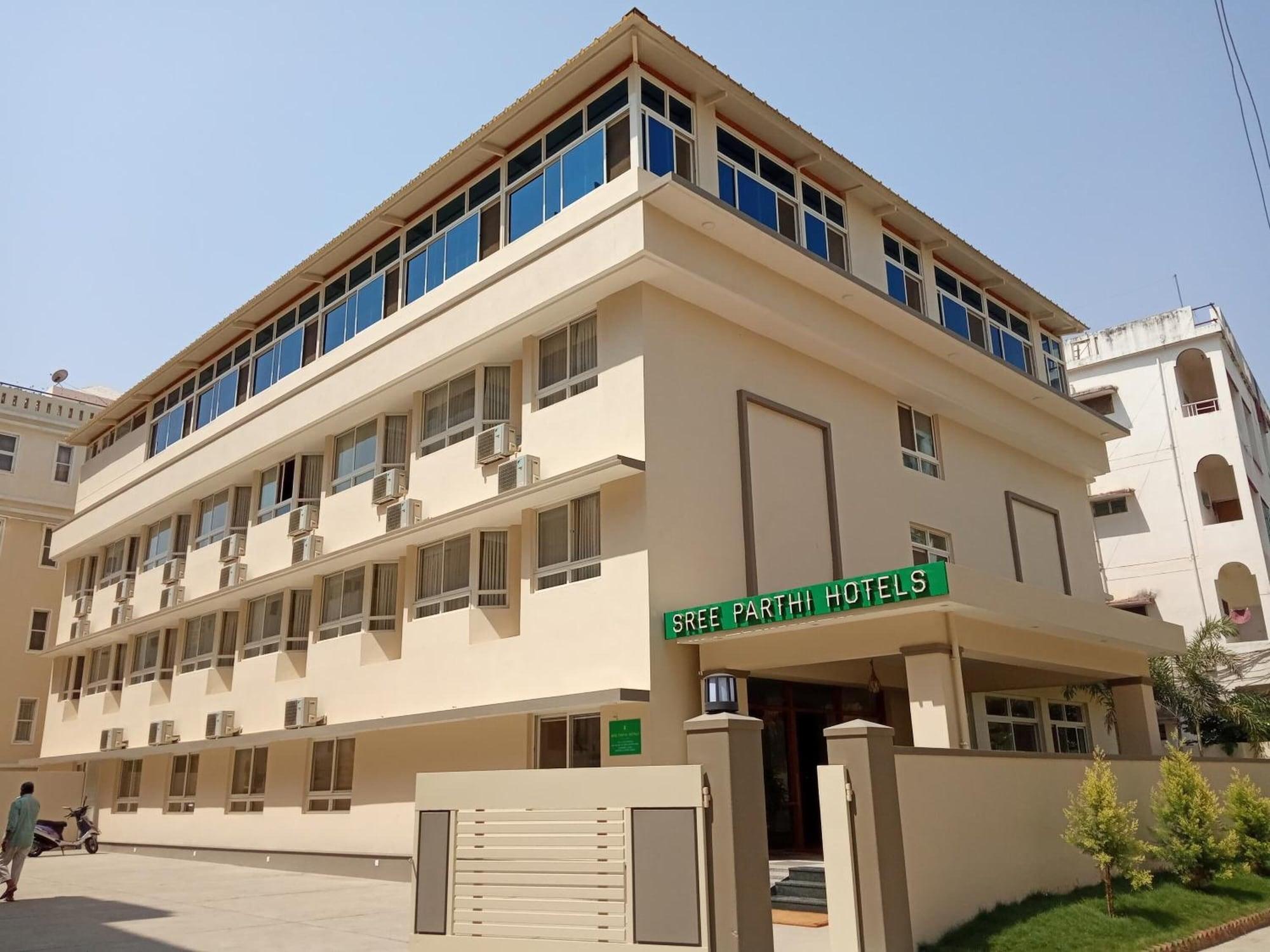 Vista Exterior Sree Parthi Hotel