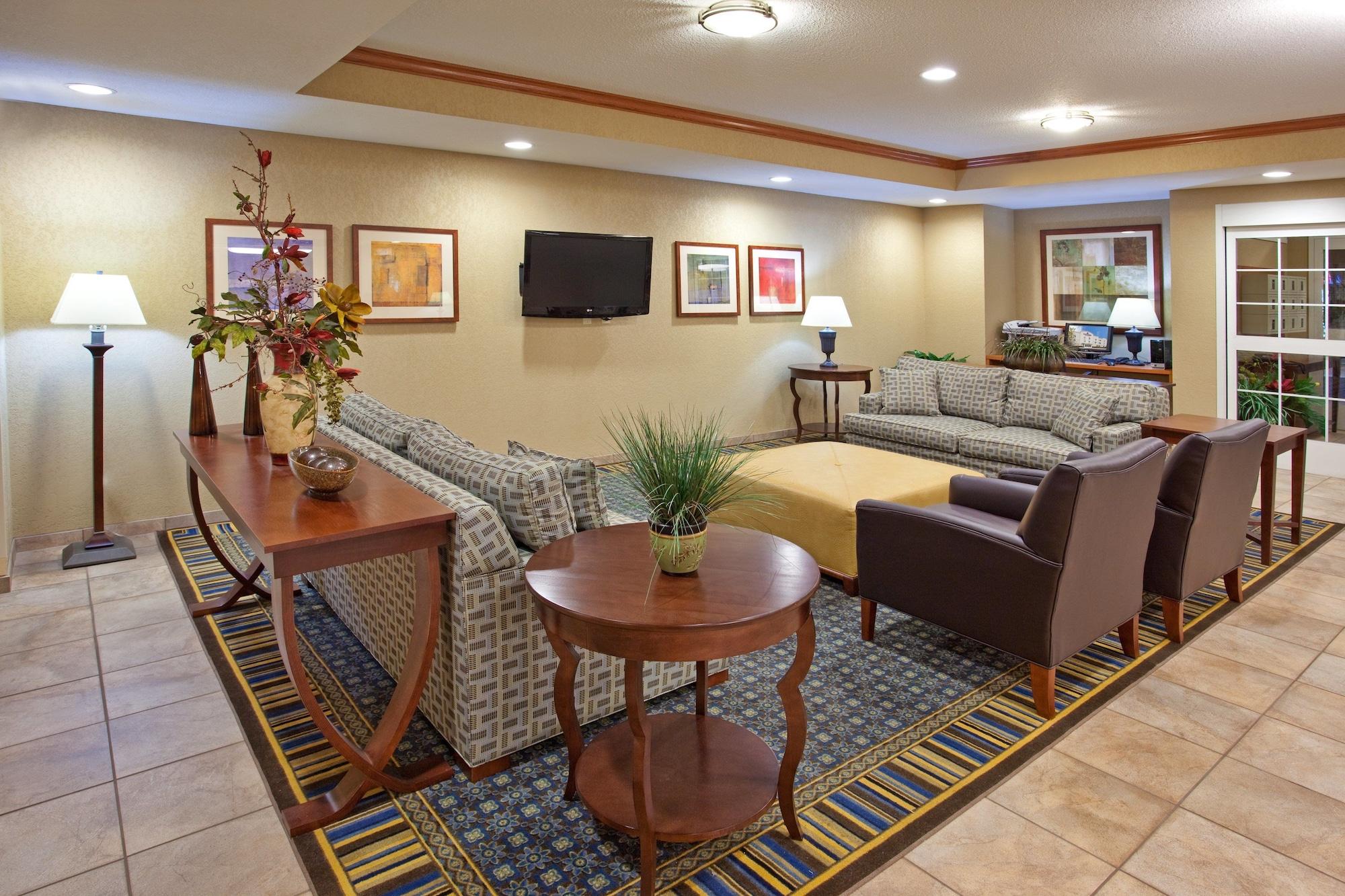 Vista Exterior Candlewood Suites Elgin by IHG