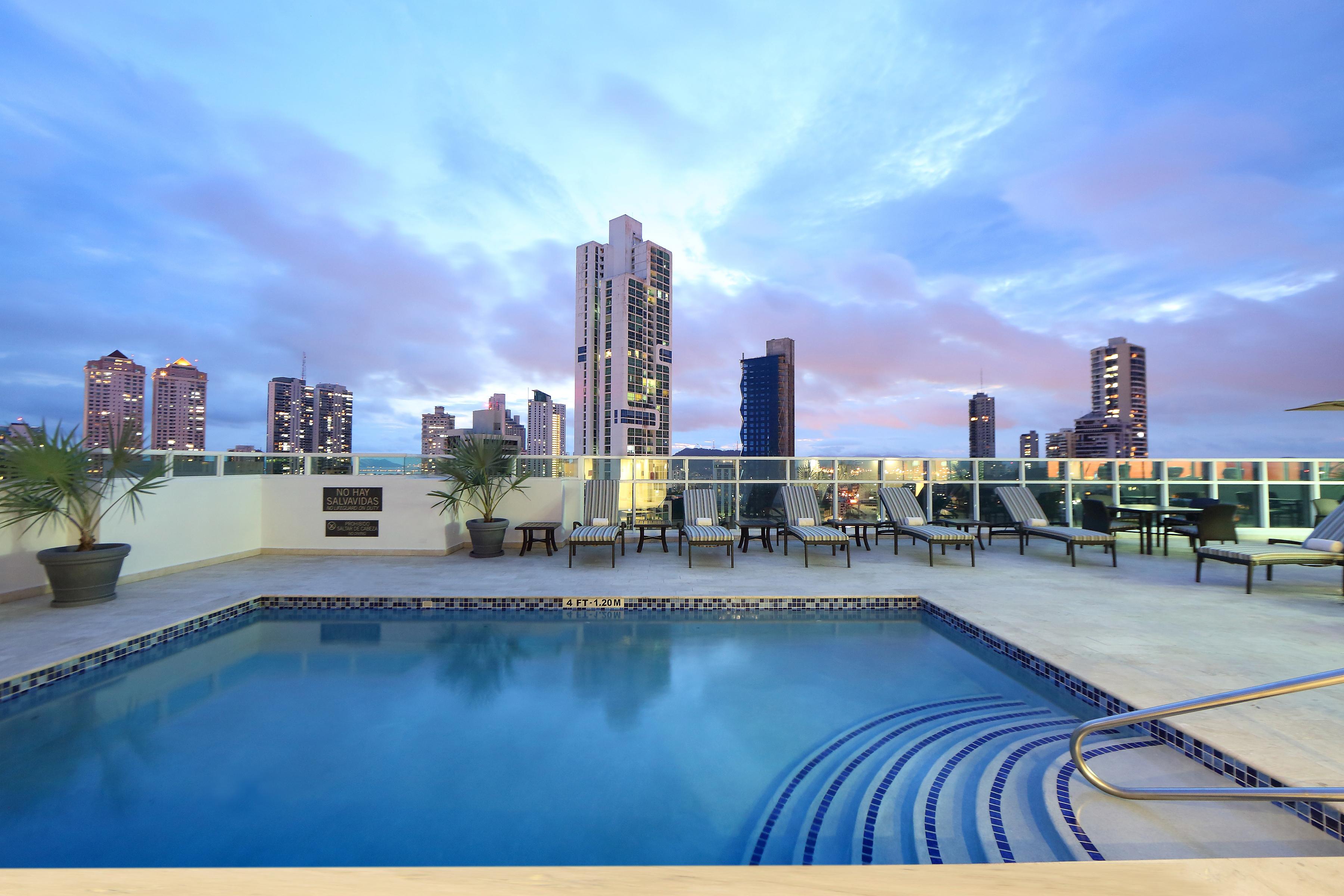 Vista Piscina Hotel Dann Carlton Marinn Place Panama Financial District