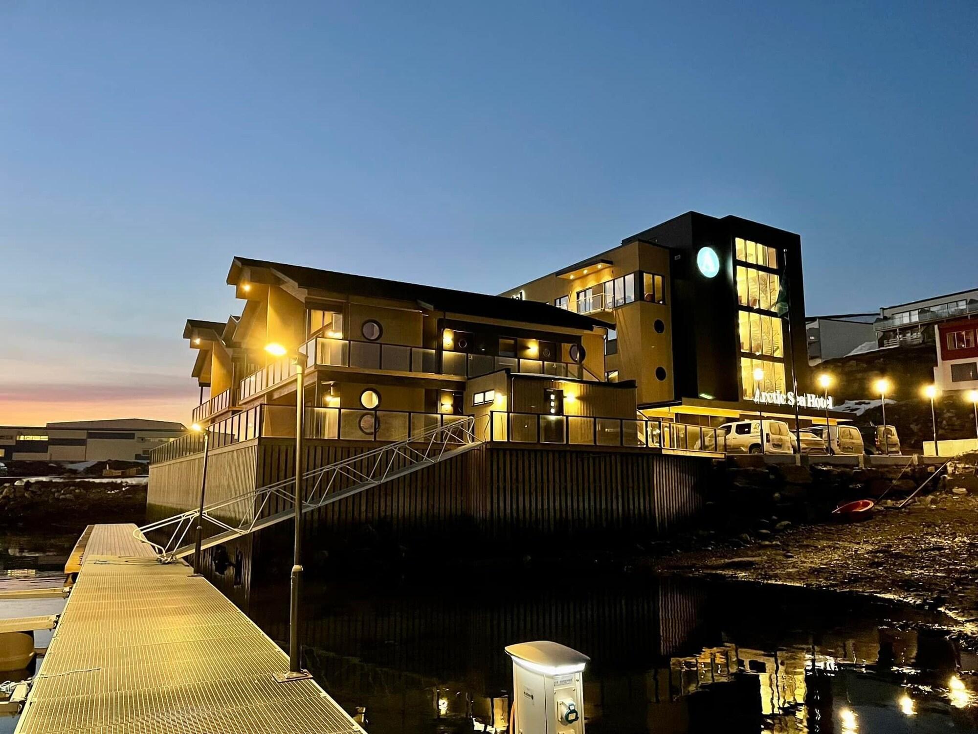 Varios Arctic Sea Hotel