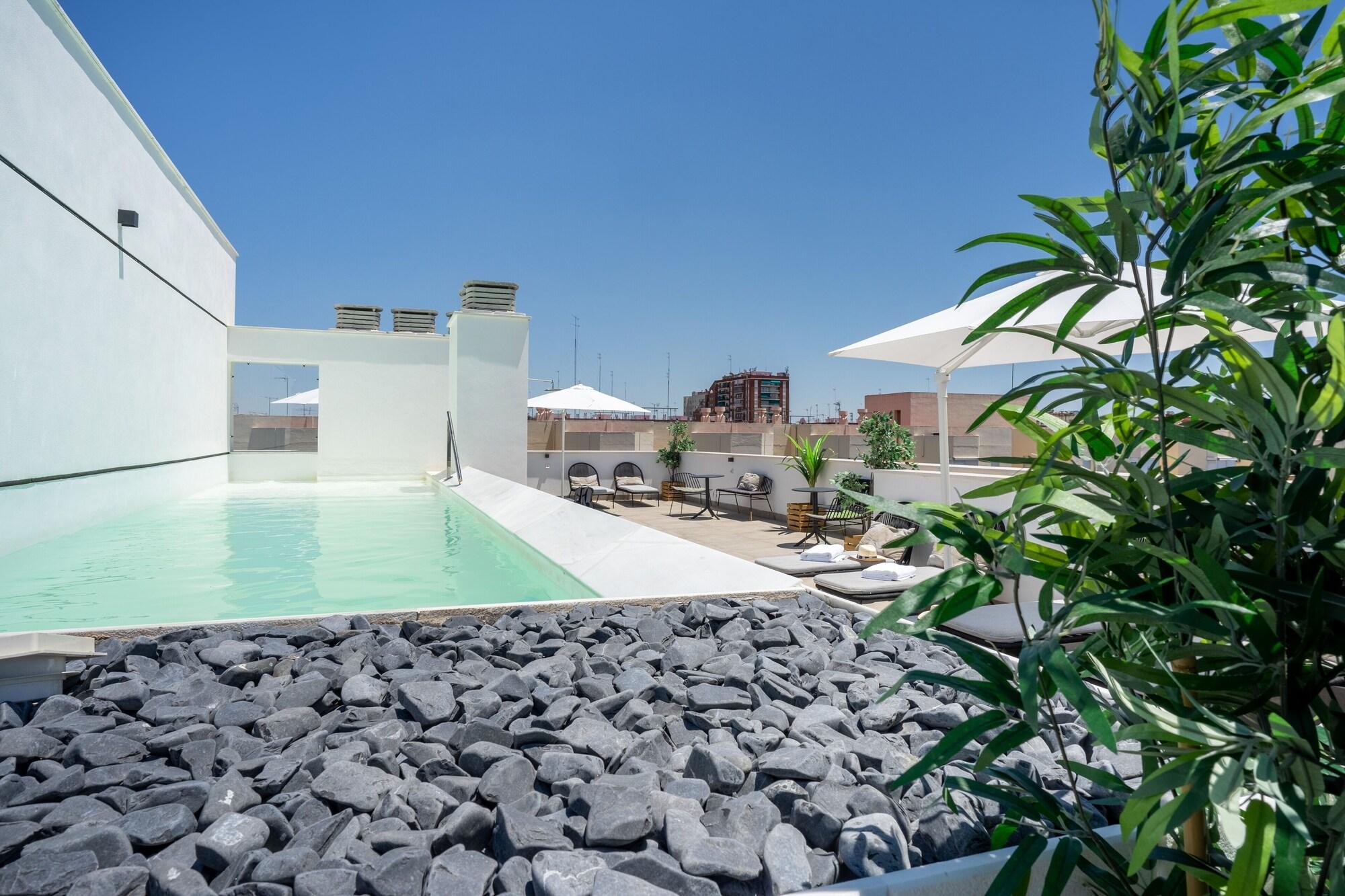 Vista Piscina Limehome Sevilla
