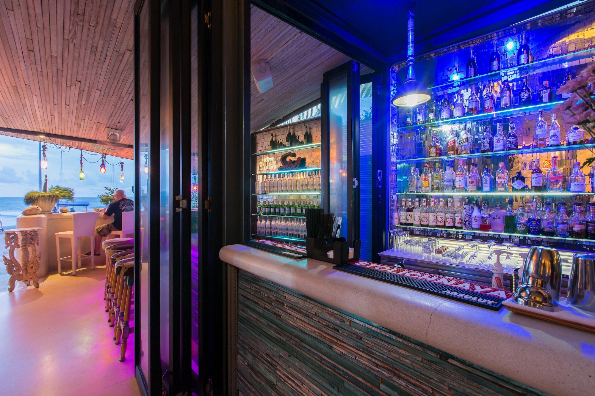 Restaurant Barefoot Hotel Kalim Beach Front