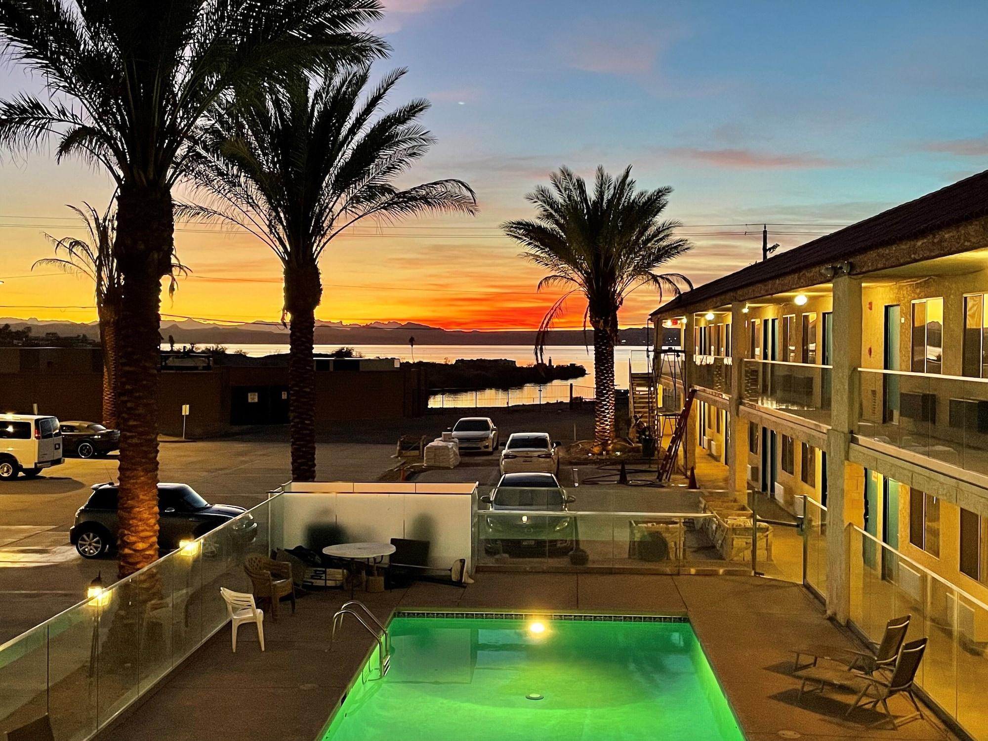 Varios Sway Hotel