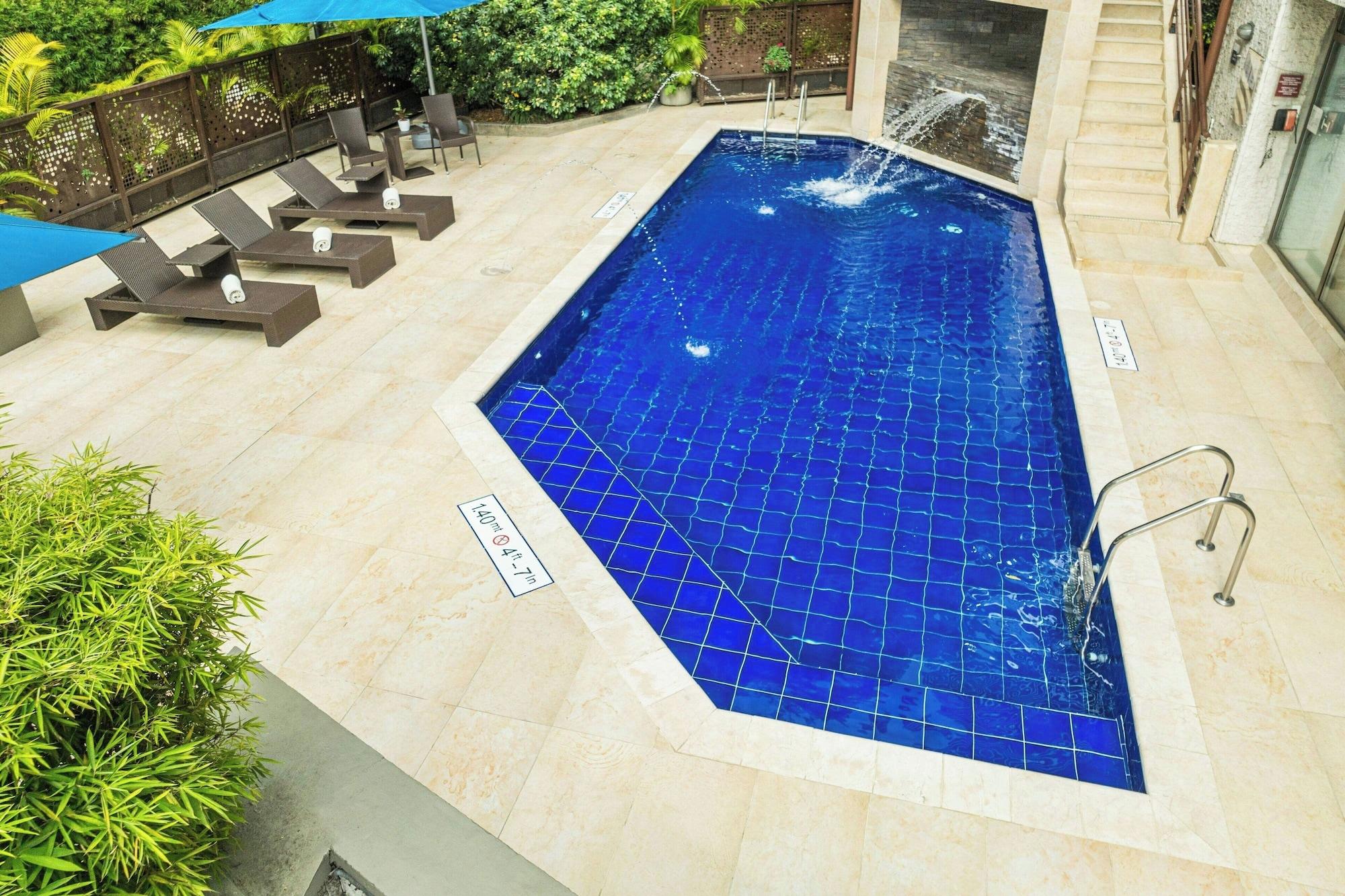 Vista Piscina Four Points by Sheraton Medellin
