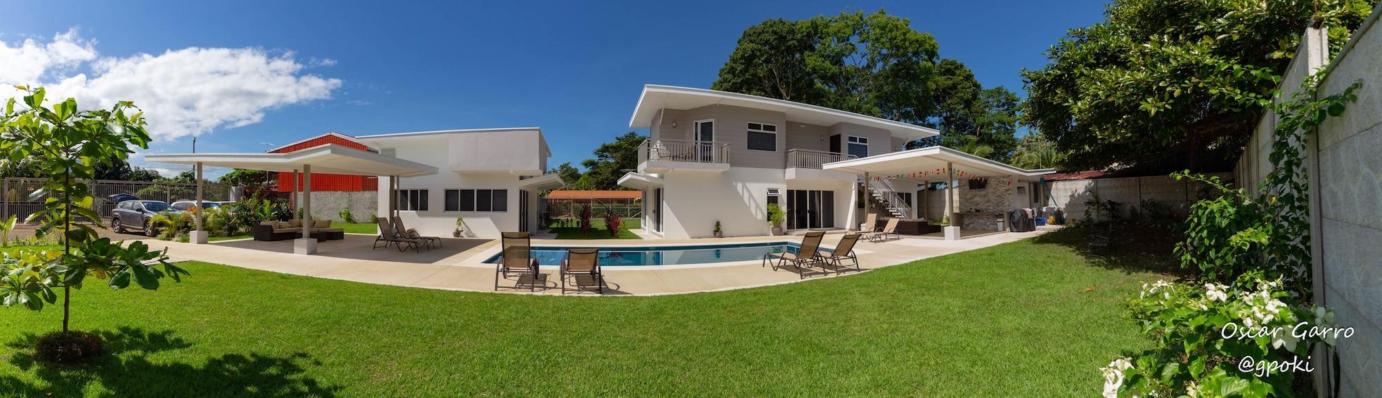 Varios Uvita Paradise