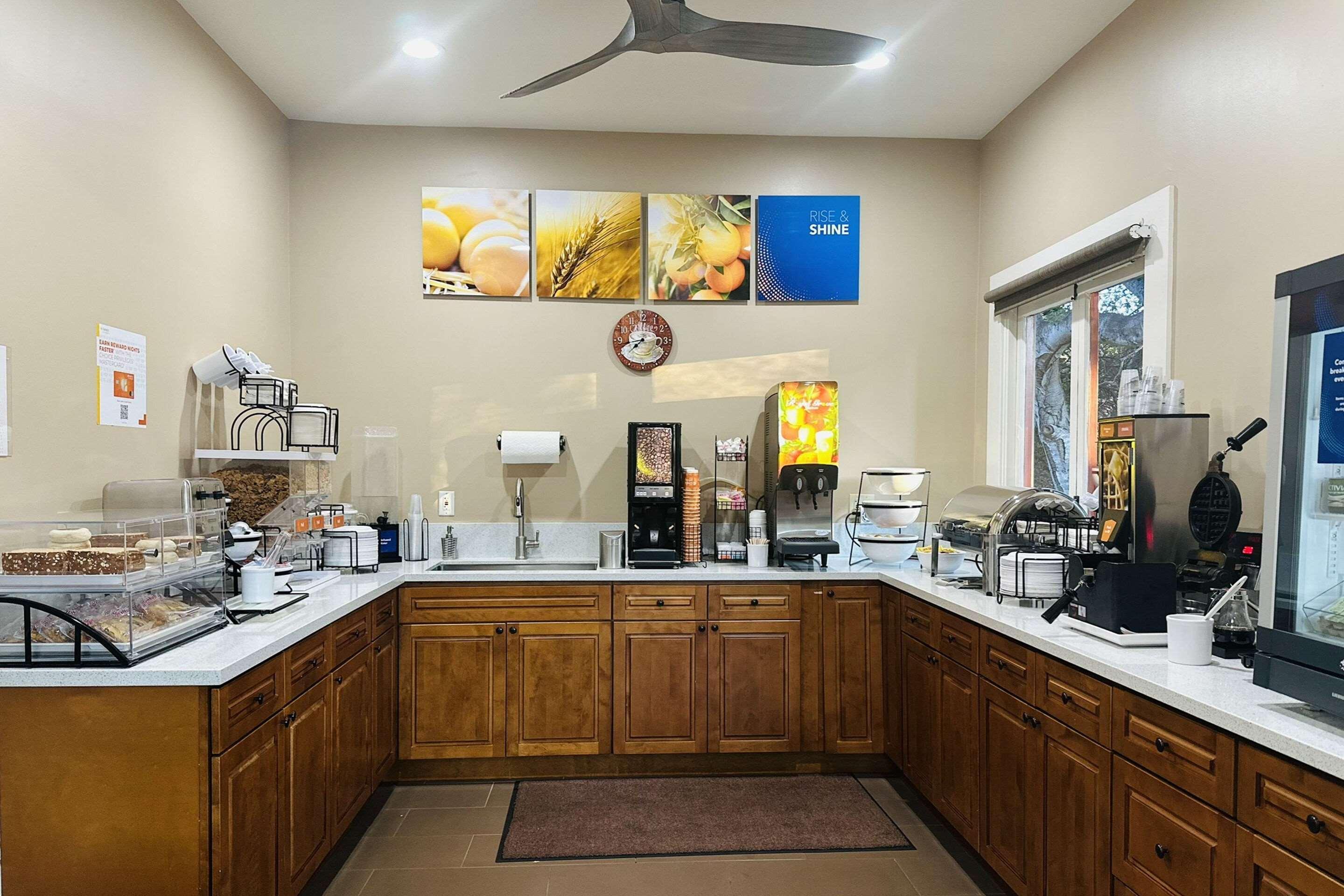 Restaurant Comfort Inn Monterey Peninsula Airport