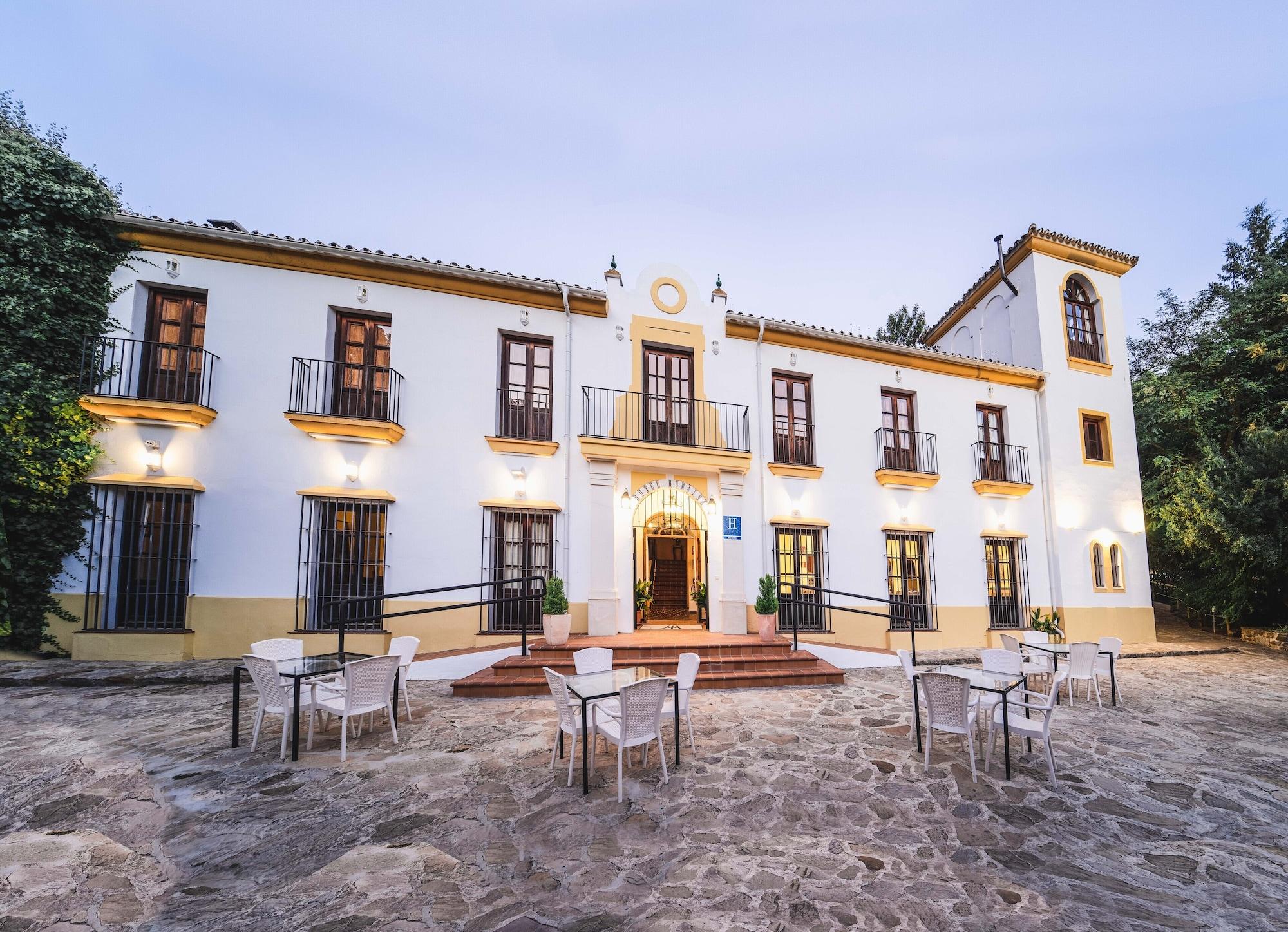 Varios Hotel Humaina