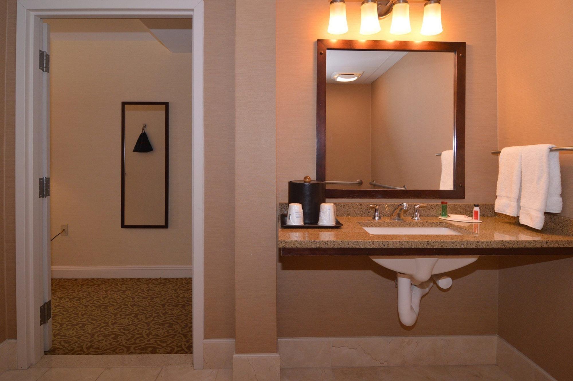 Equipamiento de Habitación Ramada by Wyndham Seekonk Providence Area