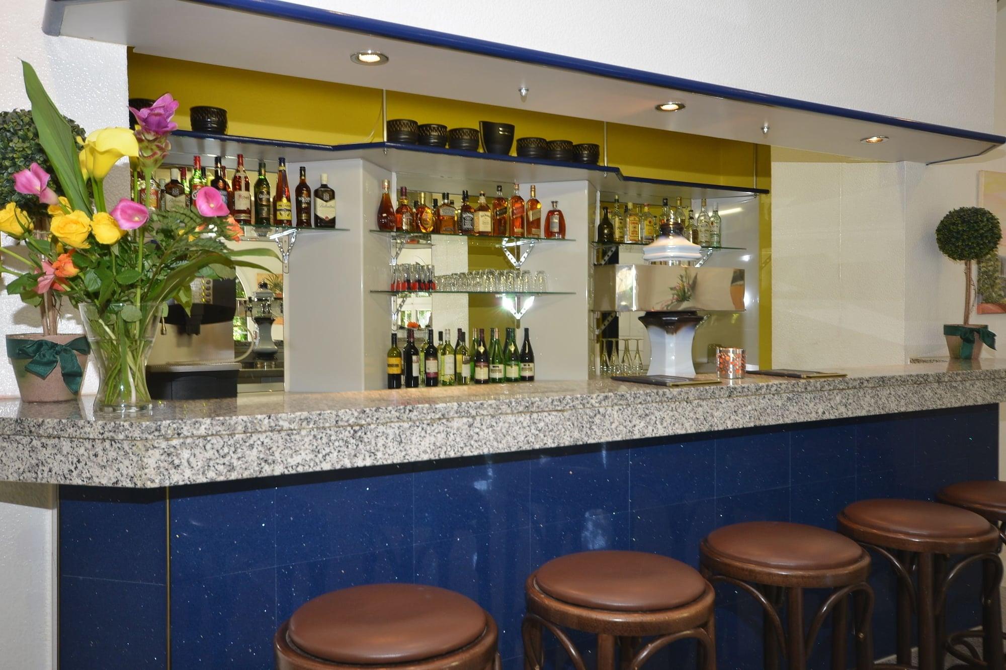 Bar/Salón Alpha Hotel Garni