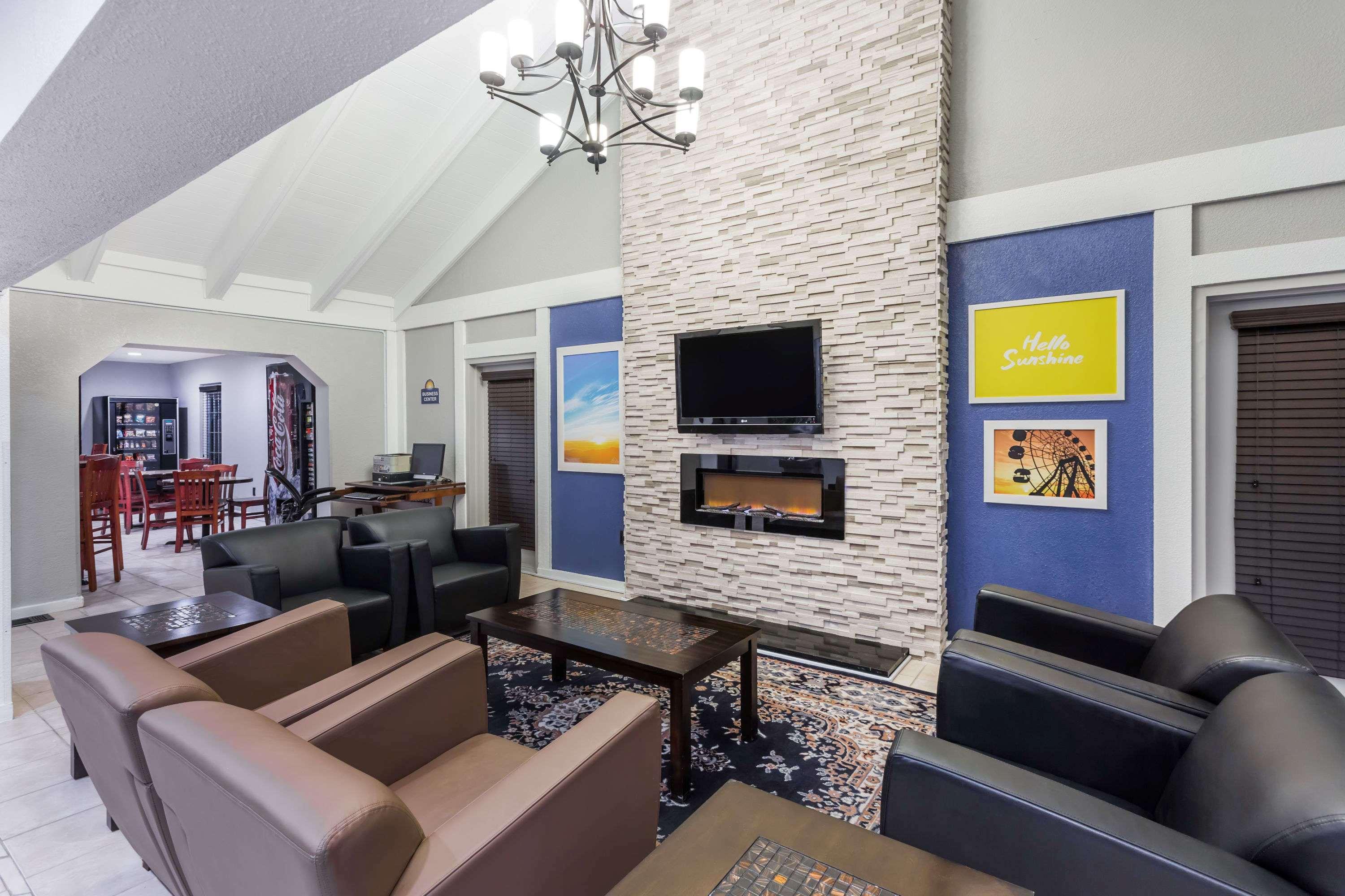 Vista Lobby Days Inn by Wyndham College Park Airport Best Road