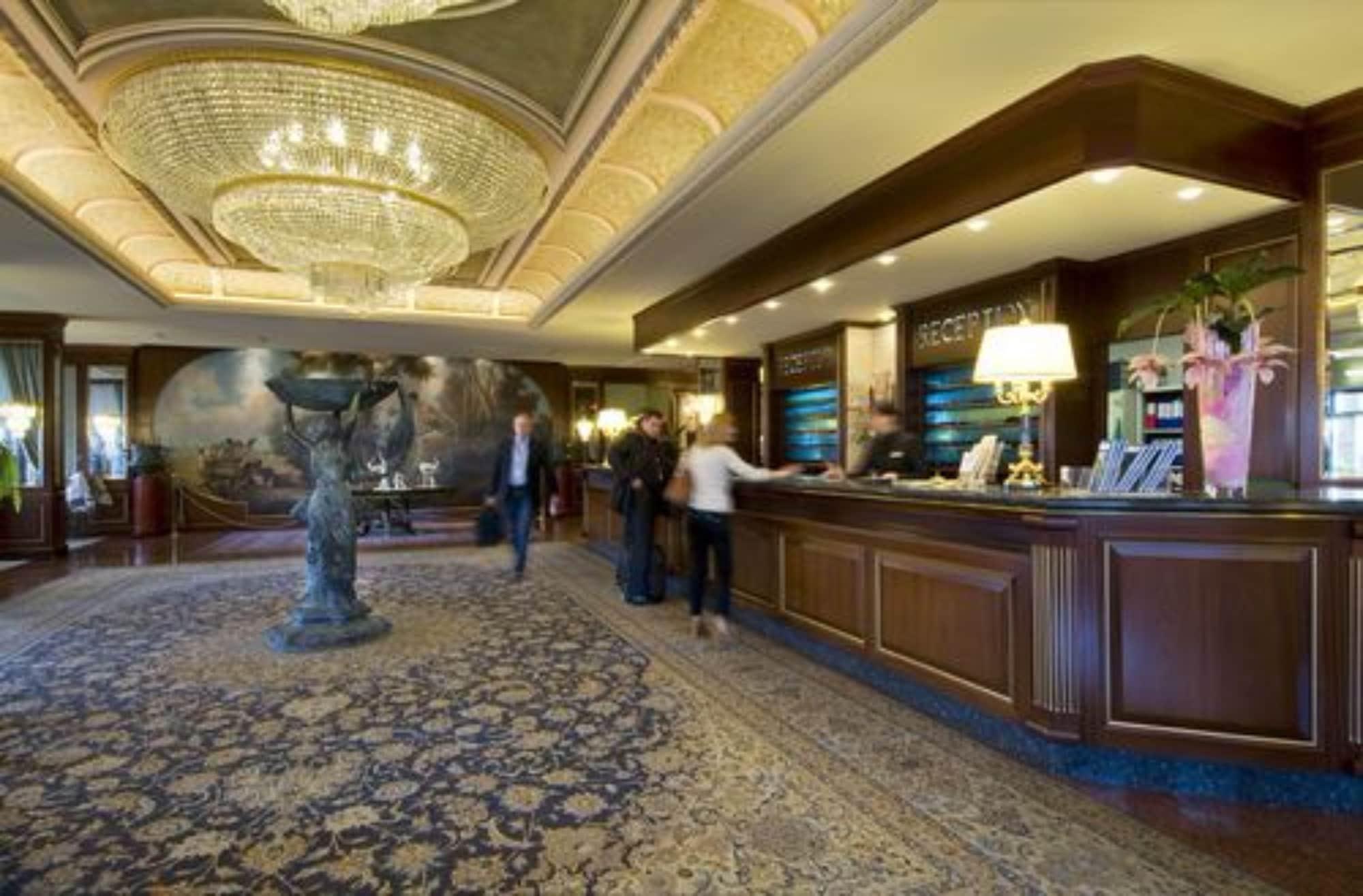 Vista Lobby Grand Hotel Bristol