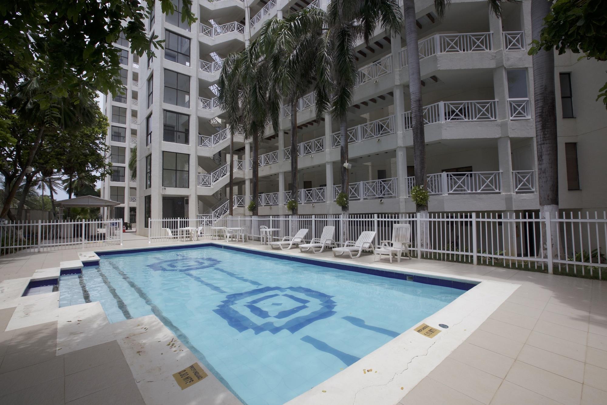 Vista Piscina Edificio Bay Point